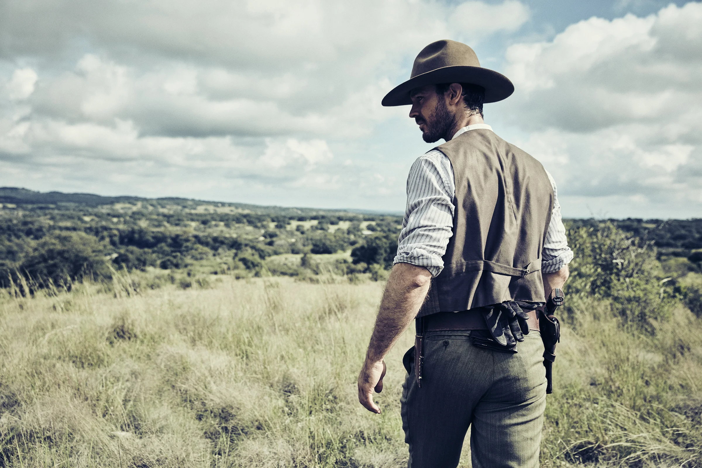  Henry Garrett as Pete McCullough - The Son _ Season 1, Gallery - Photo Credit: James Minchin/AMC 