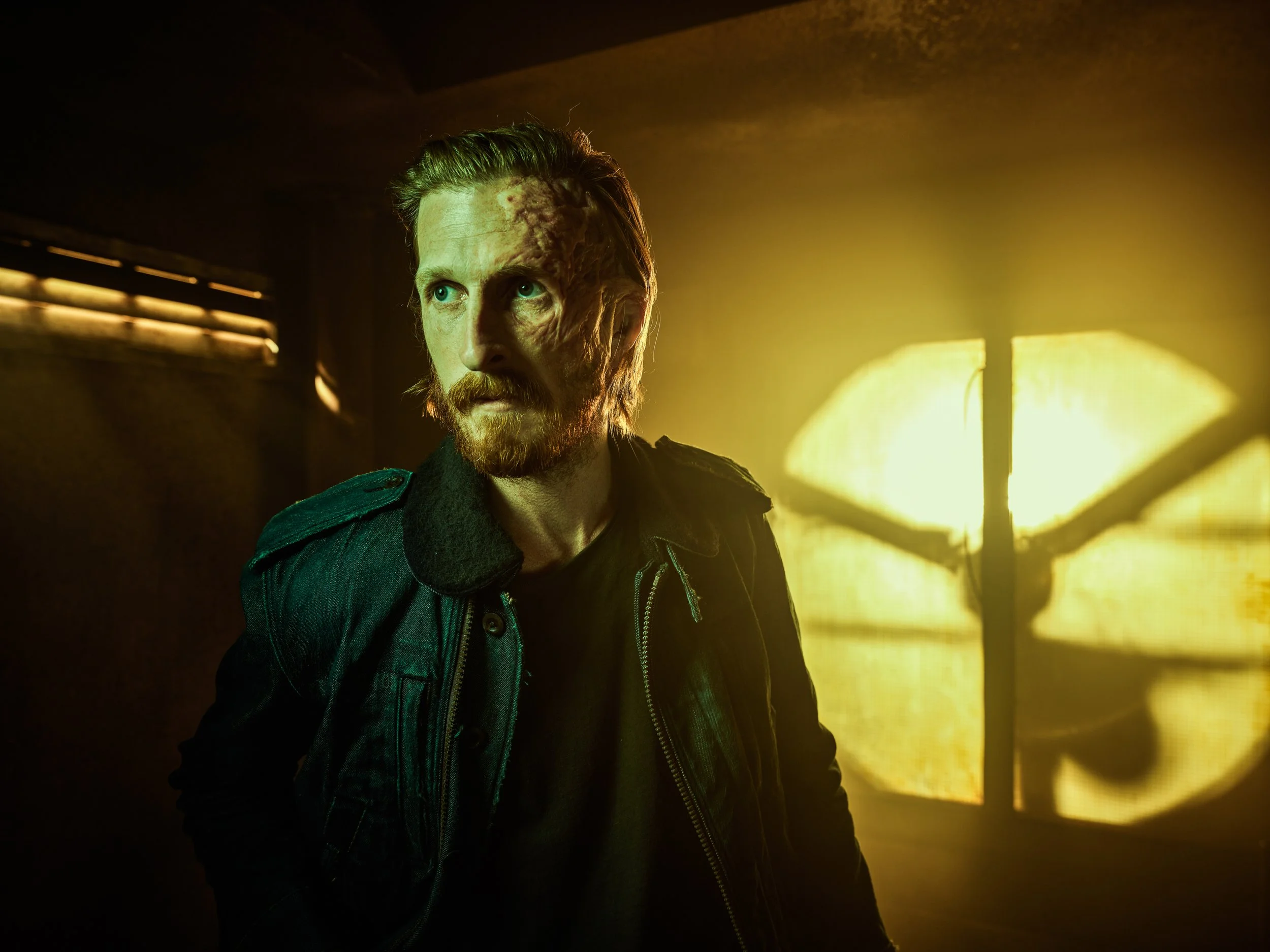 Austin Amelio as Dwight - Fear the Walking Dead _ Season 8, Gallery - Photo Credit: Brendan Meadows/AMC 
