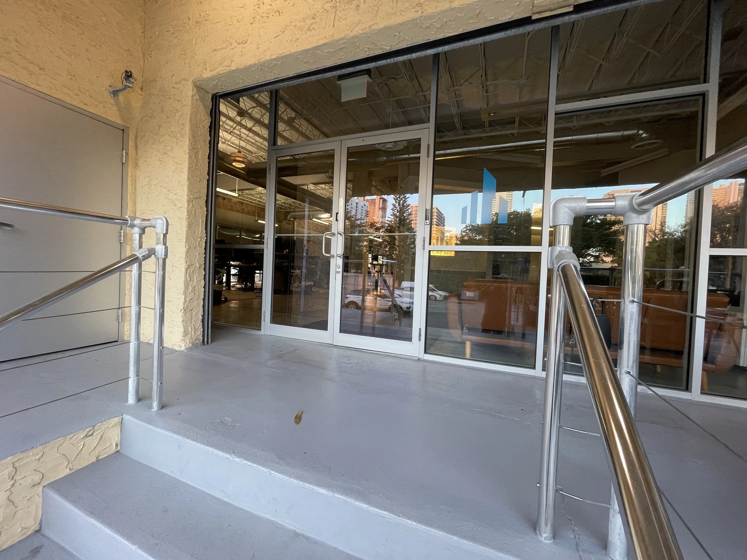 03-suite-700-entrance.jpg