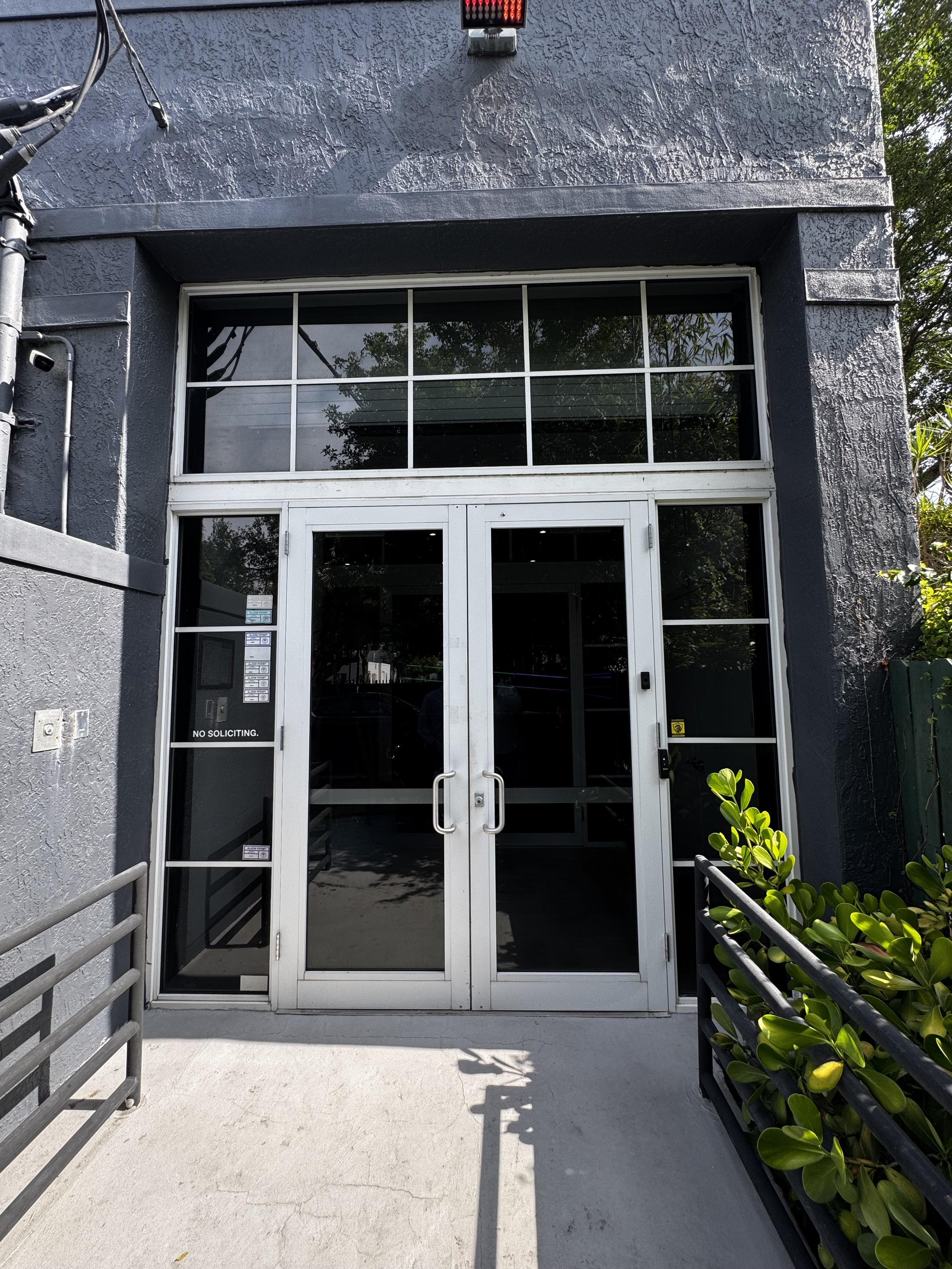 02-building-exterior-entry.jpg