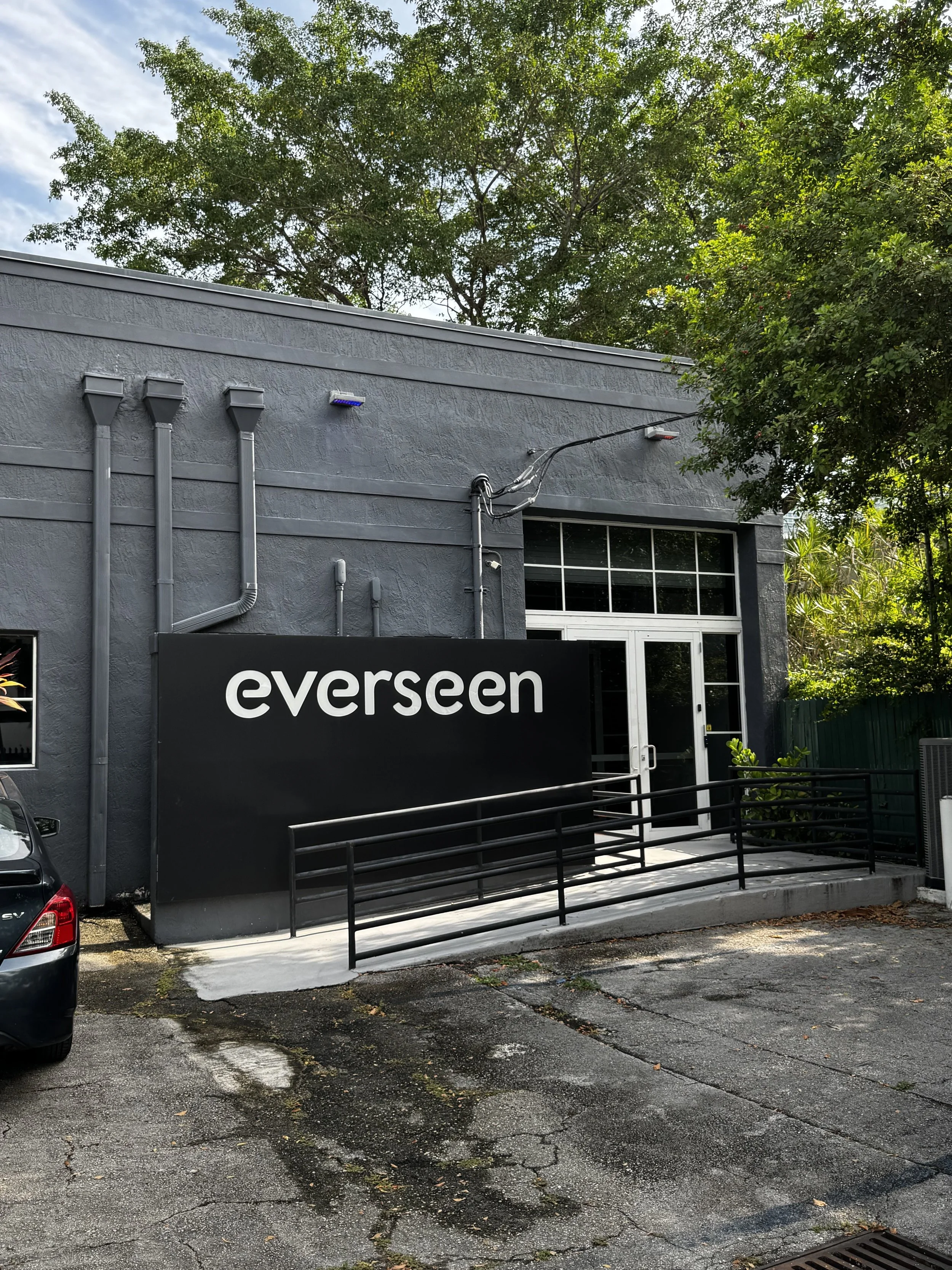 01-building-exterior-signage.jpg