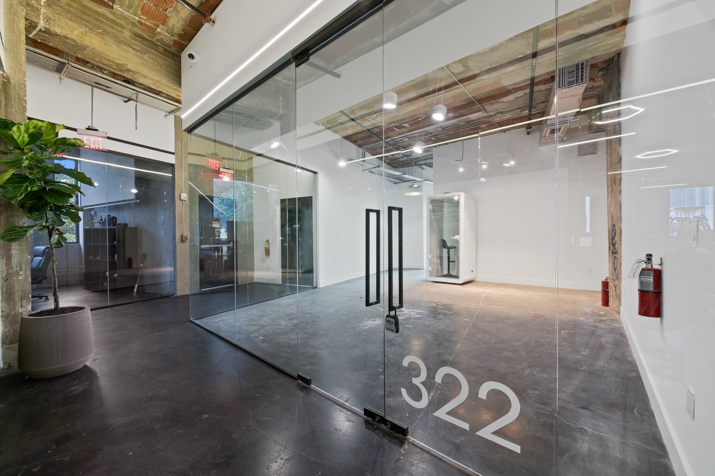 06-suite-322-entrance.jpg