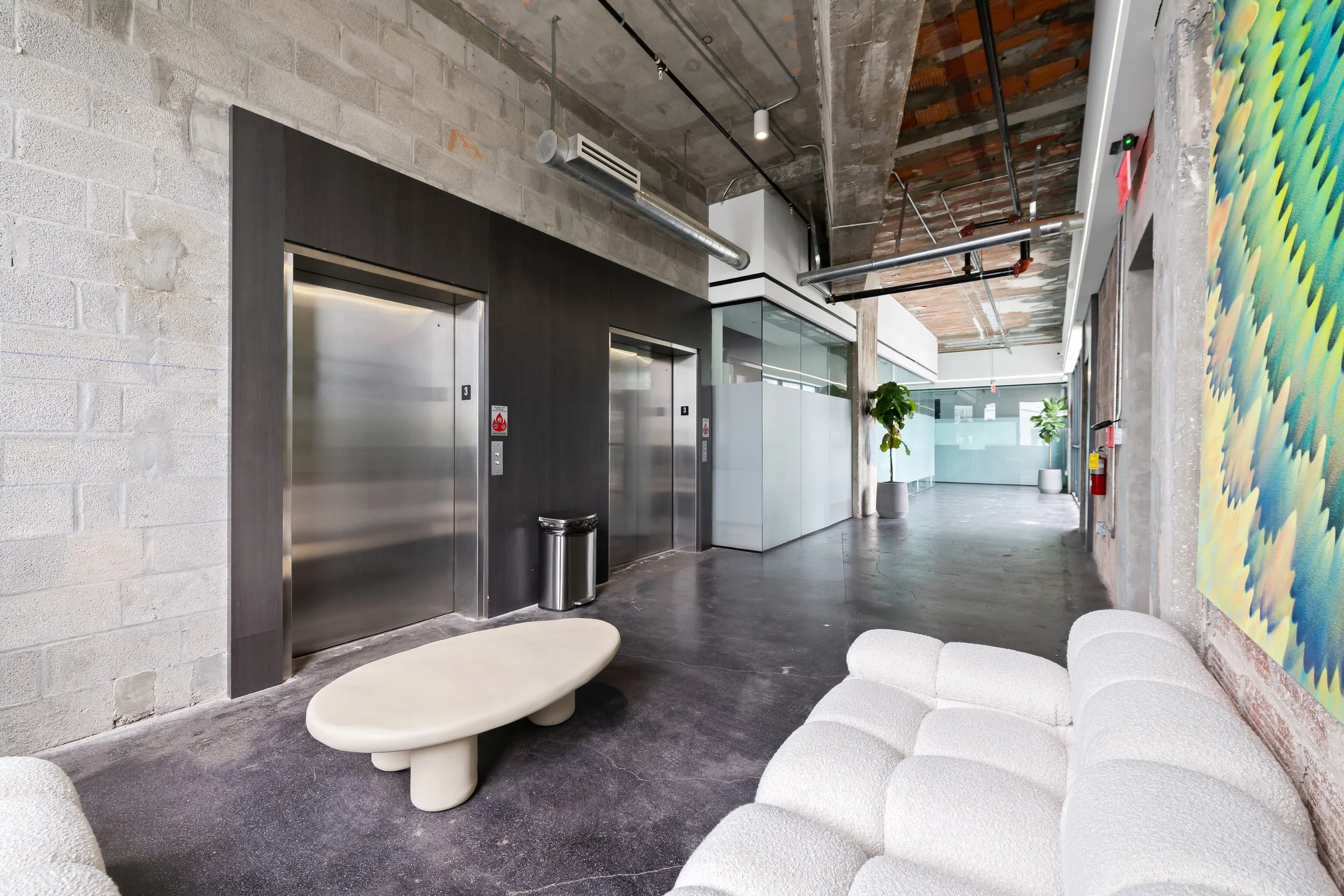 09-lobby.jpg