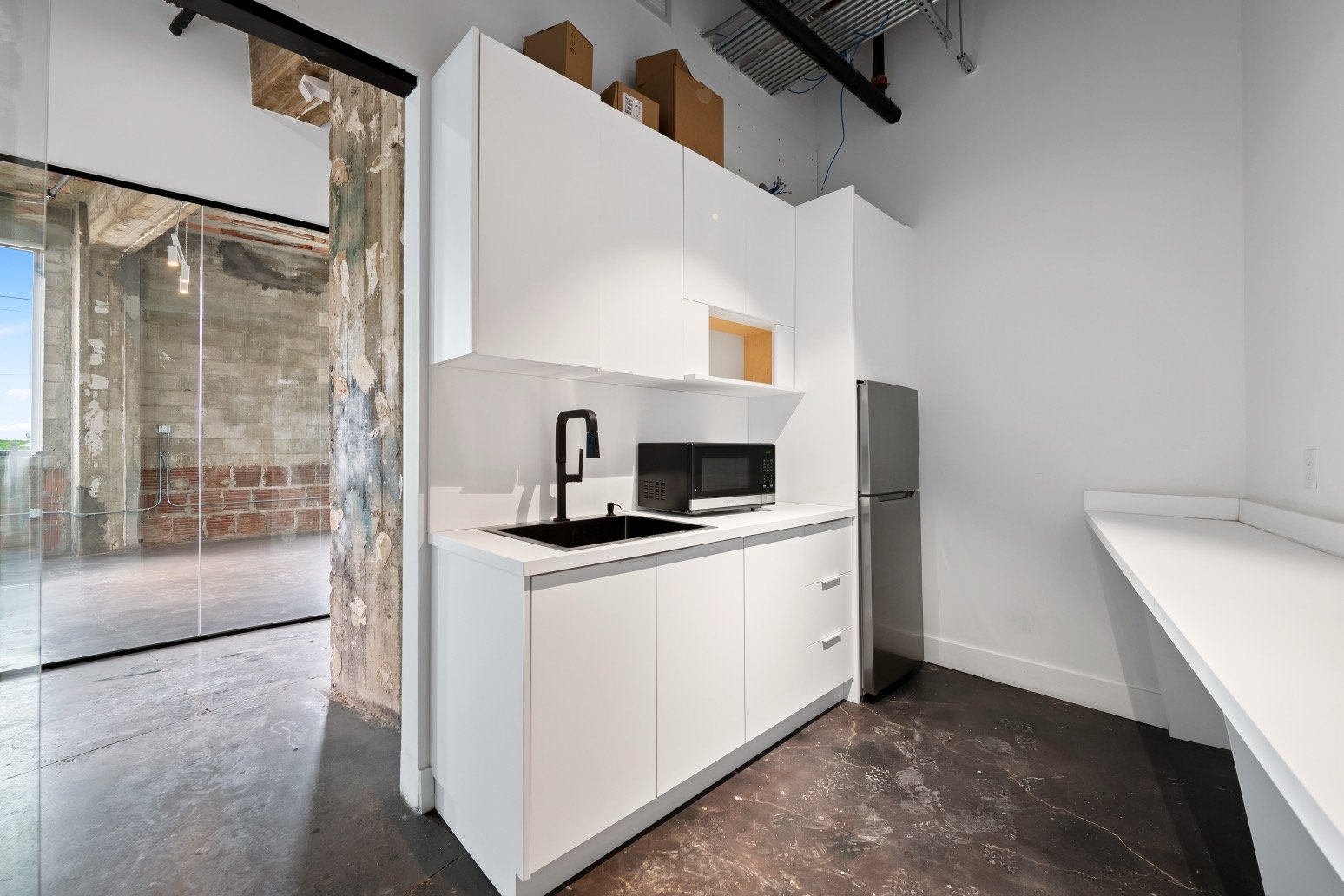 10-kitchenette.jpg