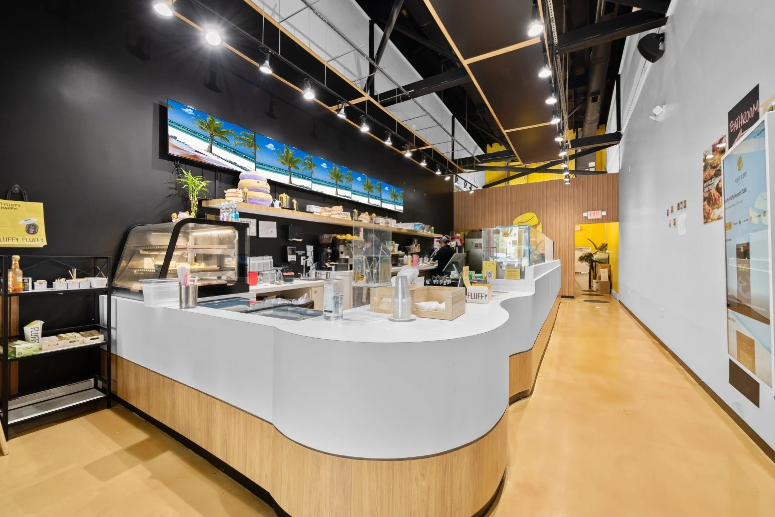 07-unit-103-cafe-counter.jpg