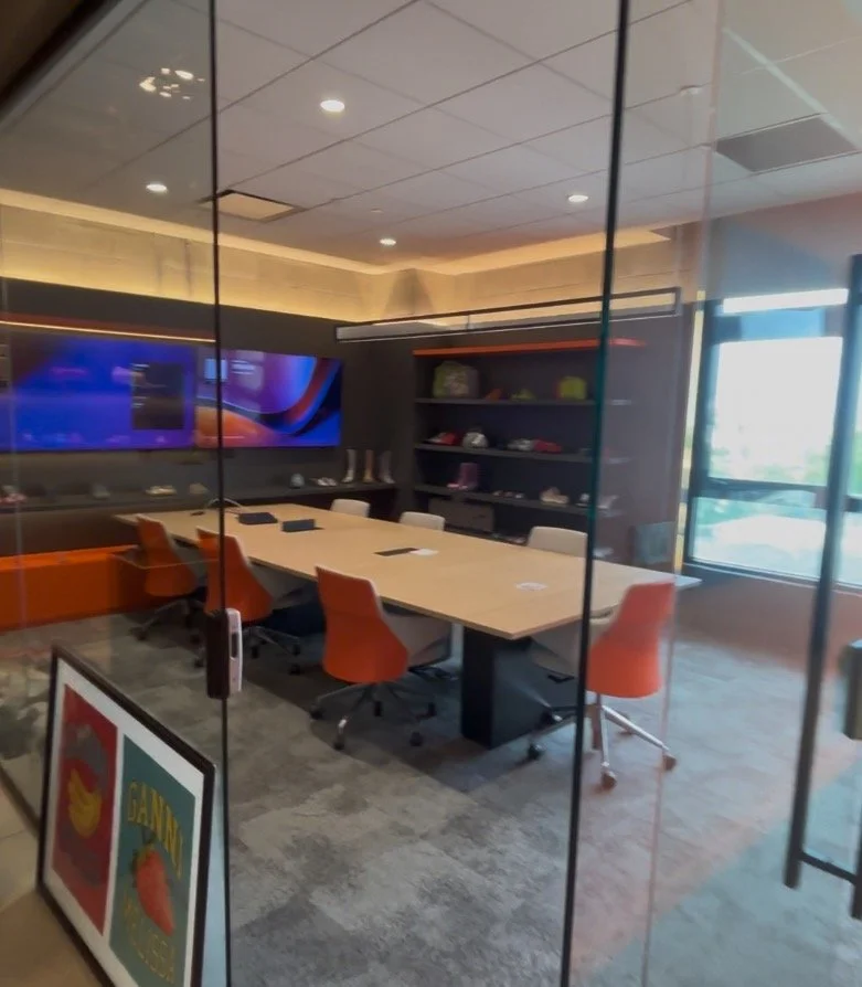 09-suite-401-conference-2.jpg