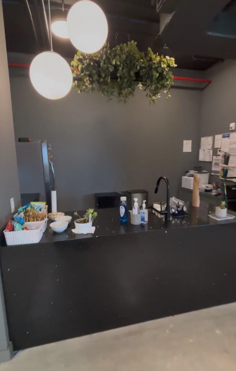 10-suite-401-entry.jpg