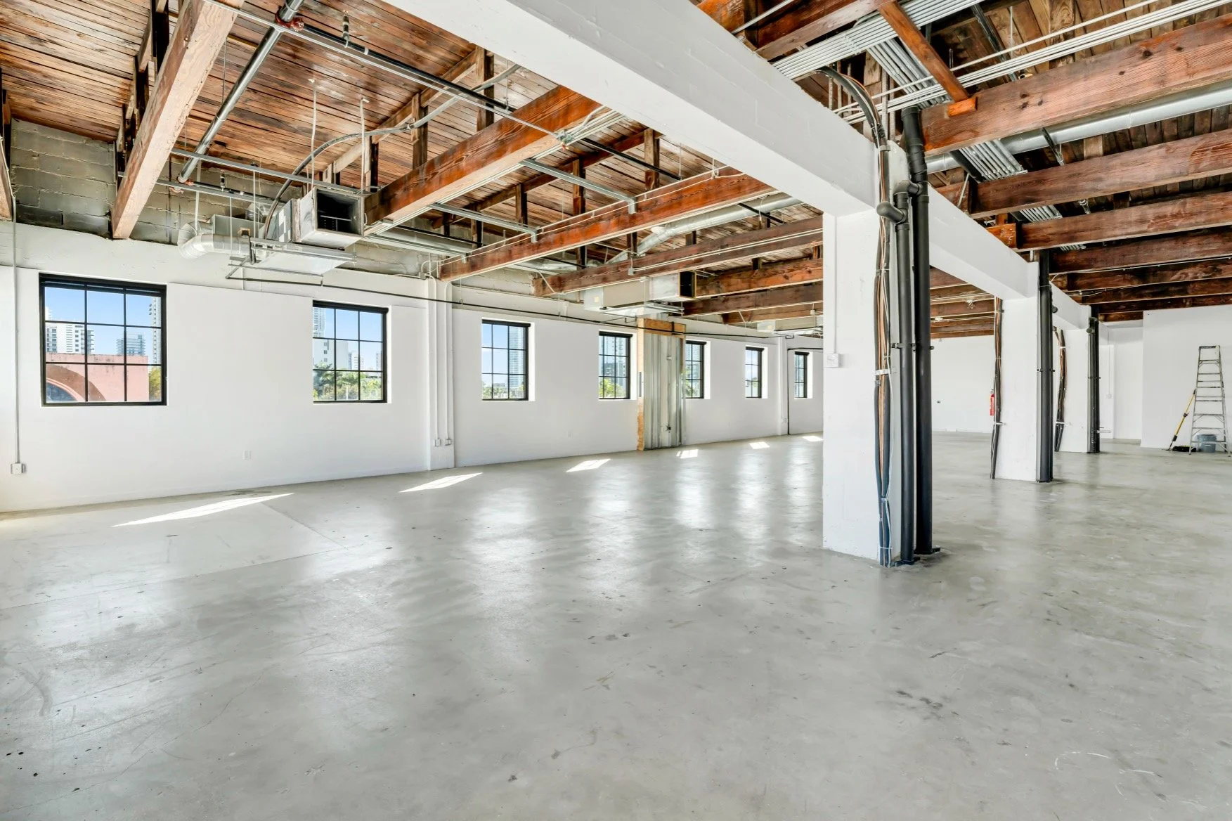 04-interior-open.jpg