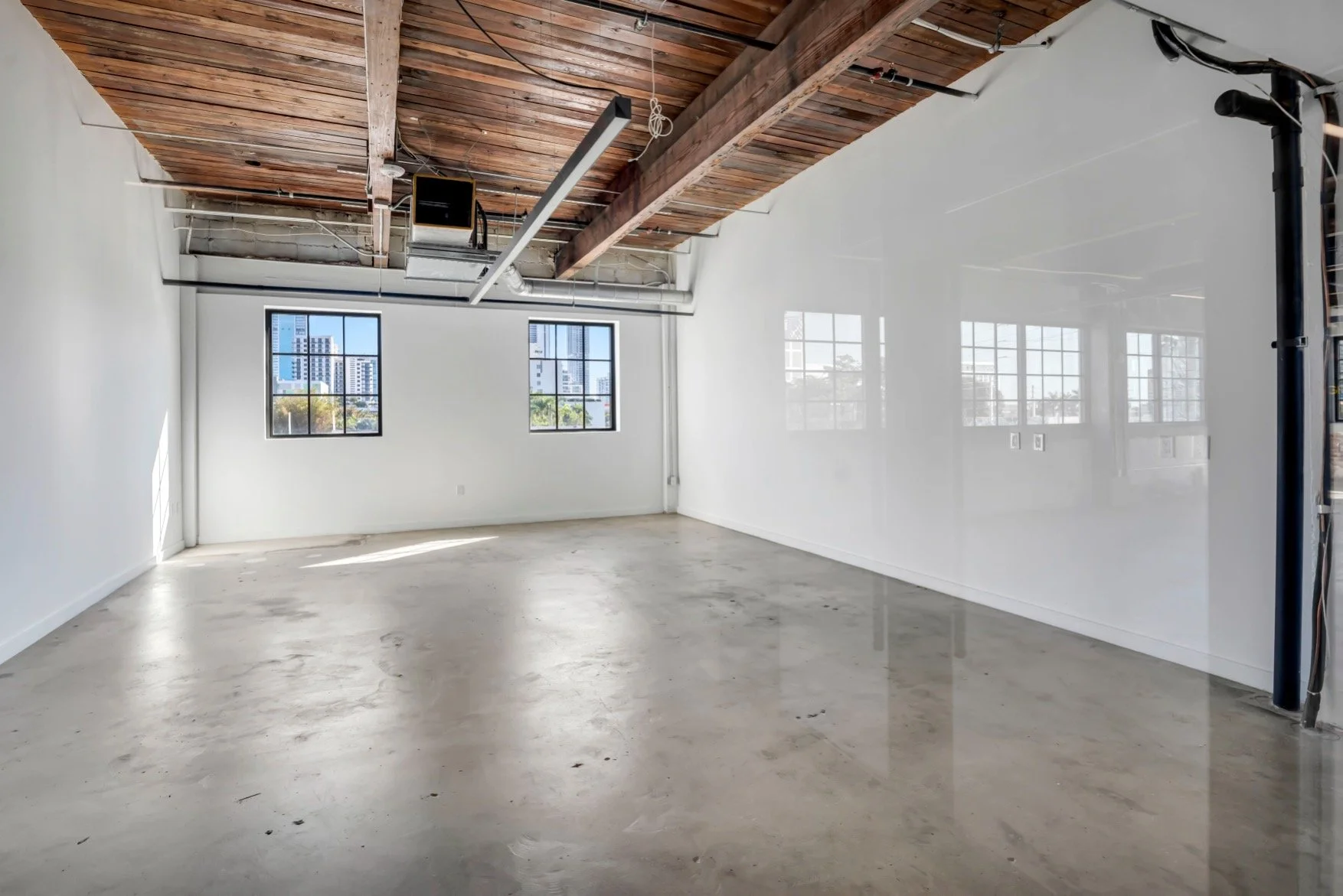 05-interior-open-2.jpg