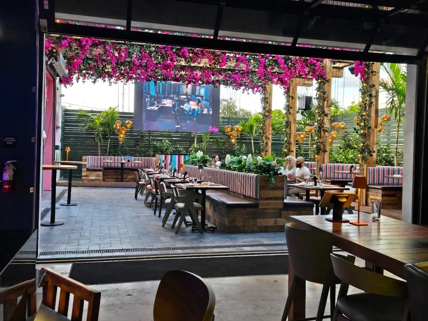 10-outdoor-terrace-2.jpg