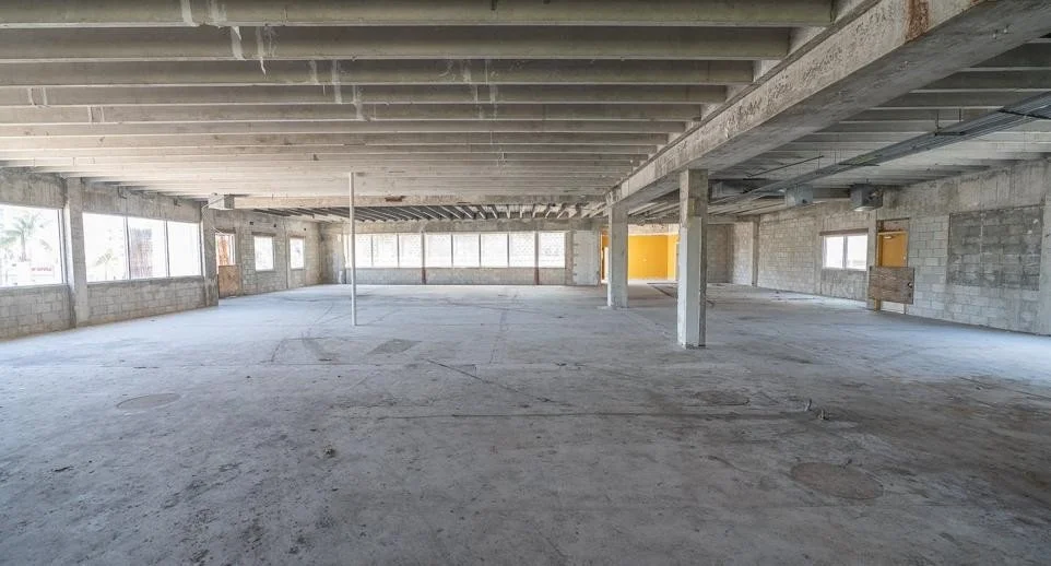 08-interior-raw.jpg