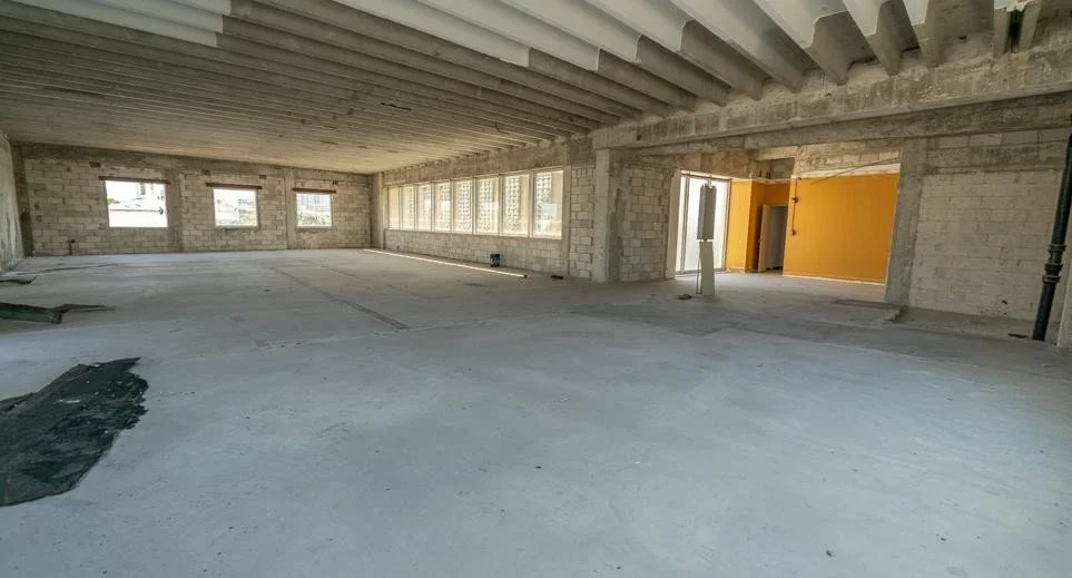 09-interior-raw-2.jpg