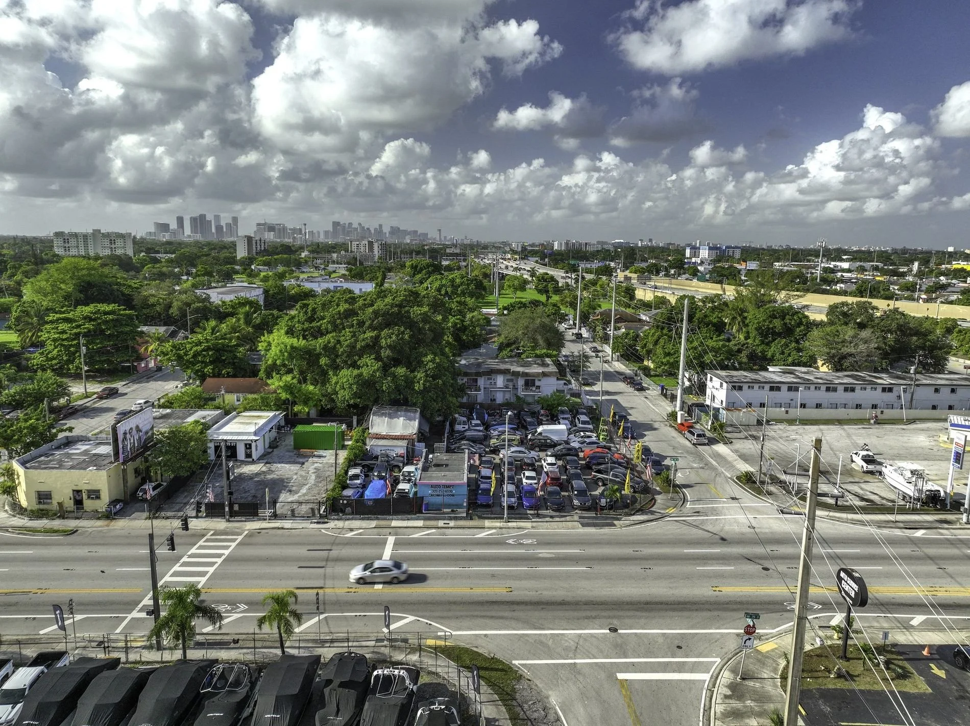 10-aerial-site-with-downtown-skyline.jpg