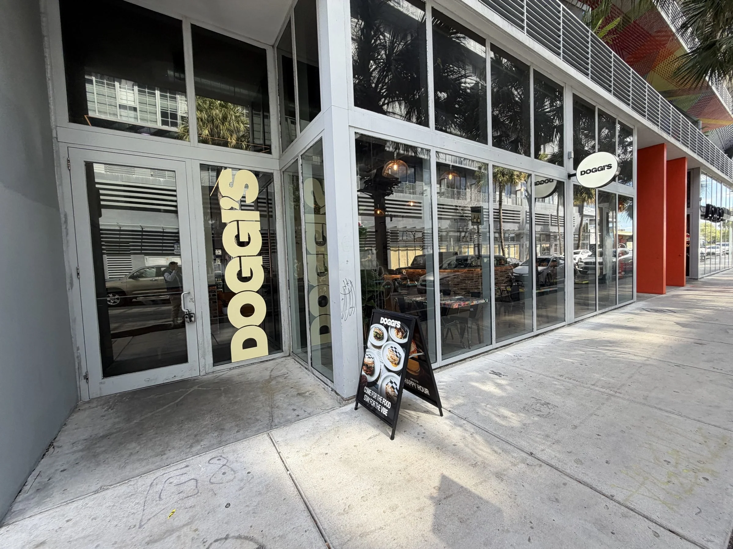 06-doggis-corner-storefront.jpg