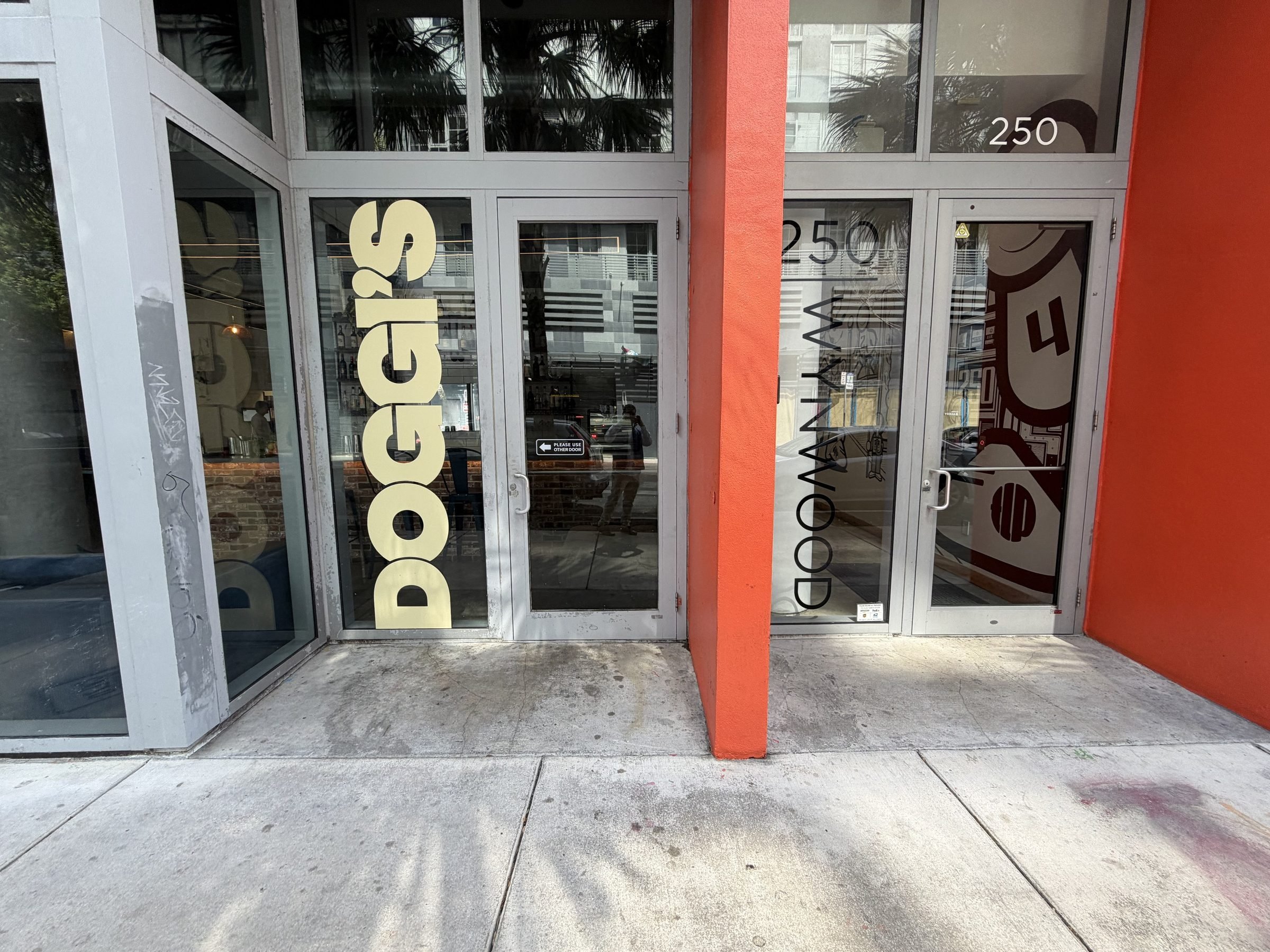 07-doggis-entrance-250-wynwood.jpg