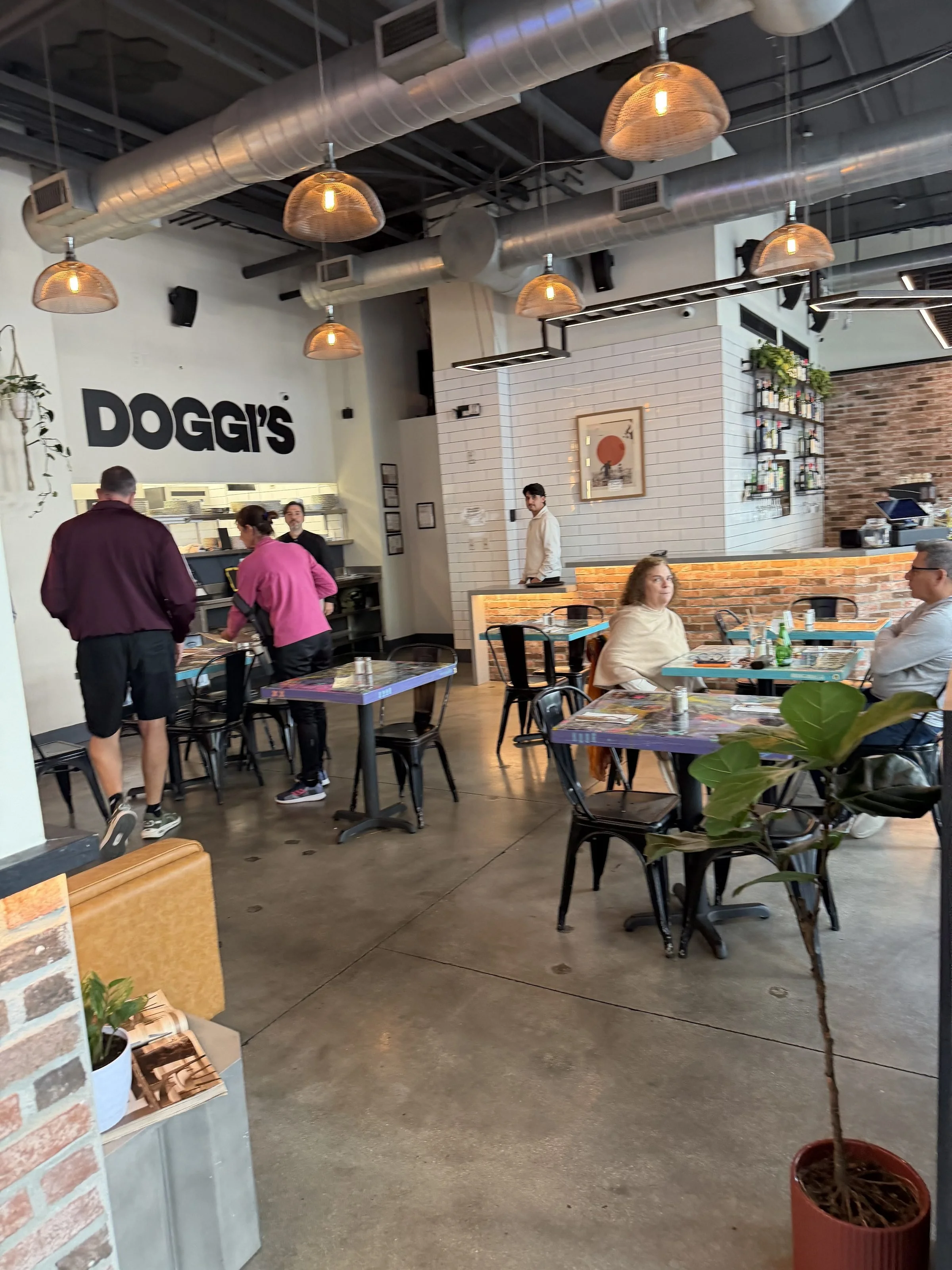 10-doggis-arepa-bar-dining-room.jpg