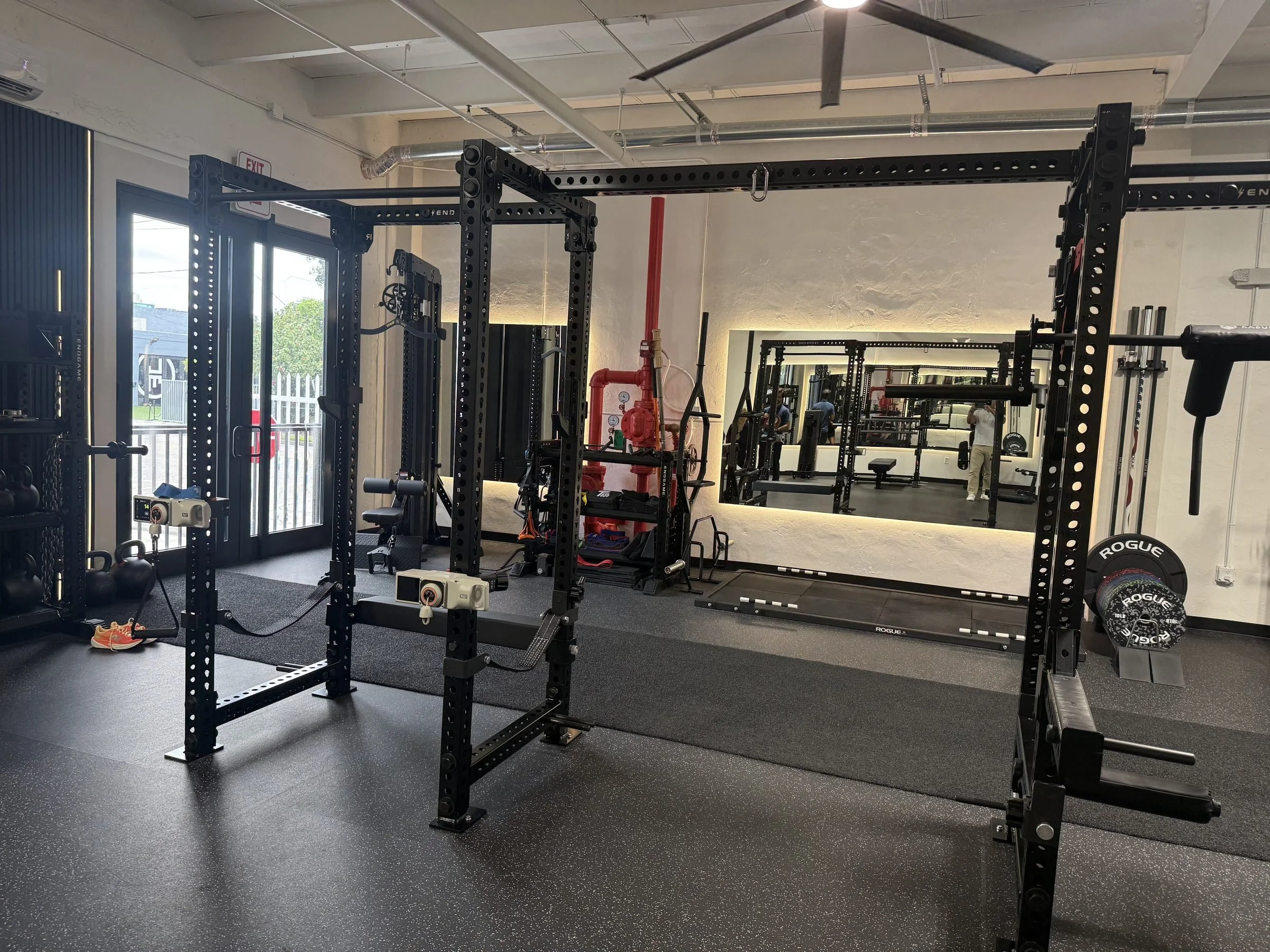 06-gym-racks-entry.jpg