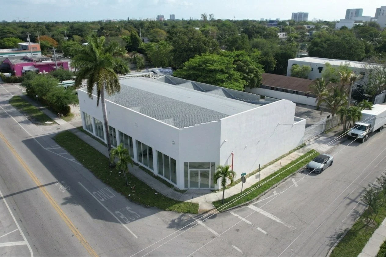 01-cover-corner-exterior.jpg