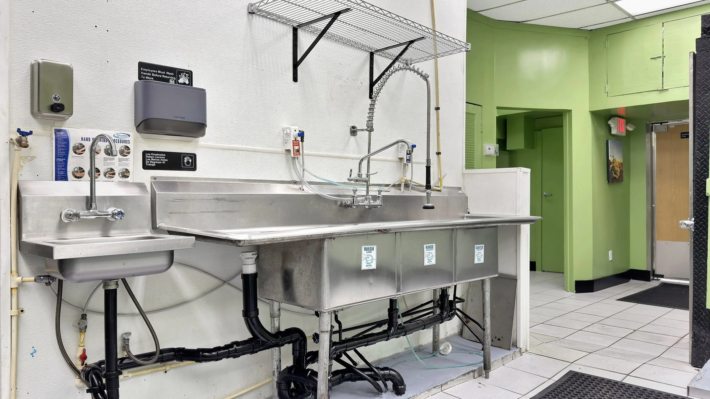 09-wash-station-three-comp-sink.jpg