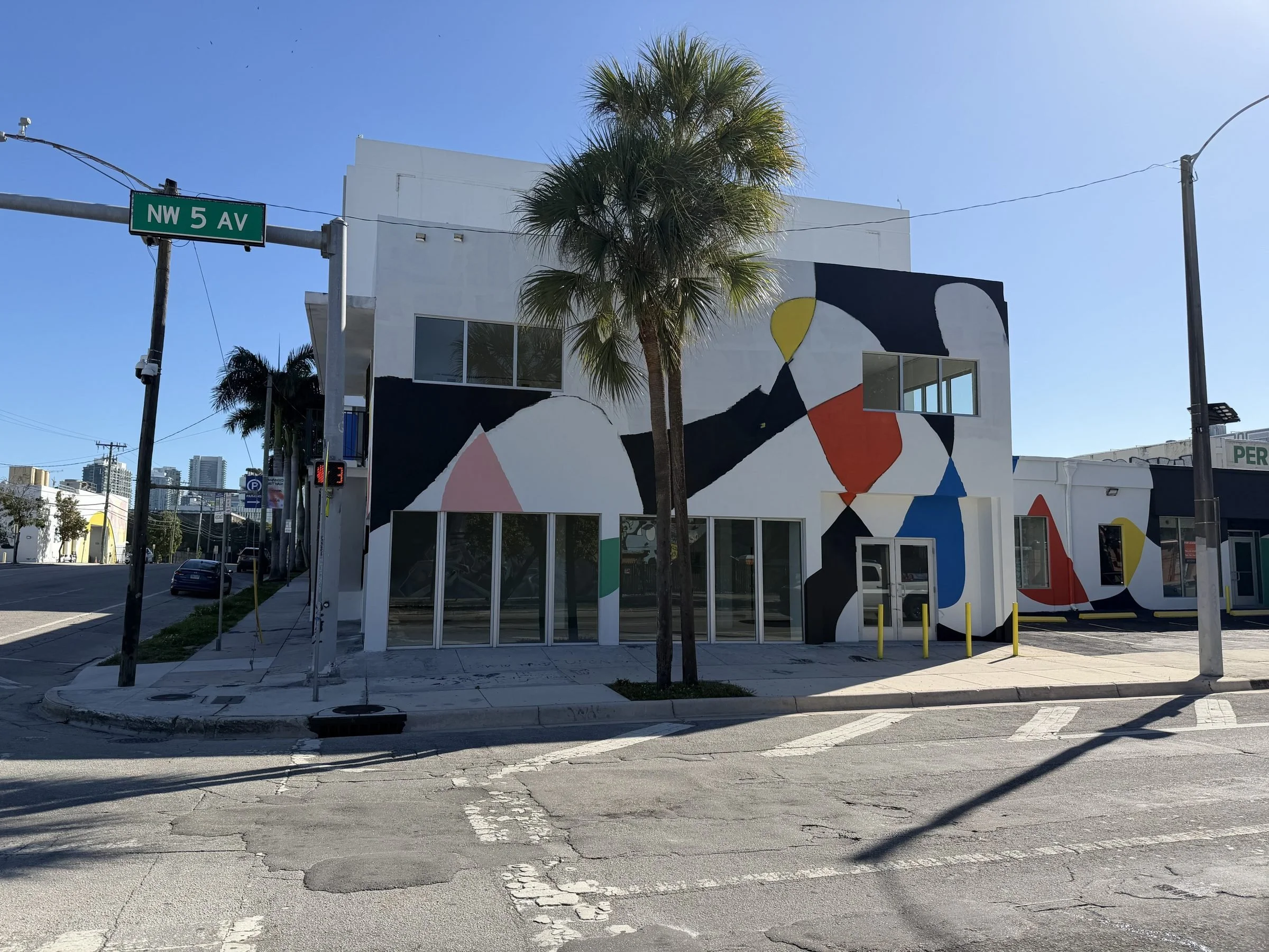 01-corner-nw-5th-ave-mural-facade.jpg