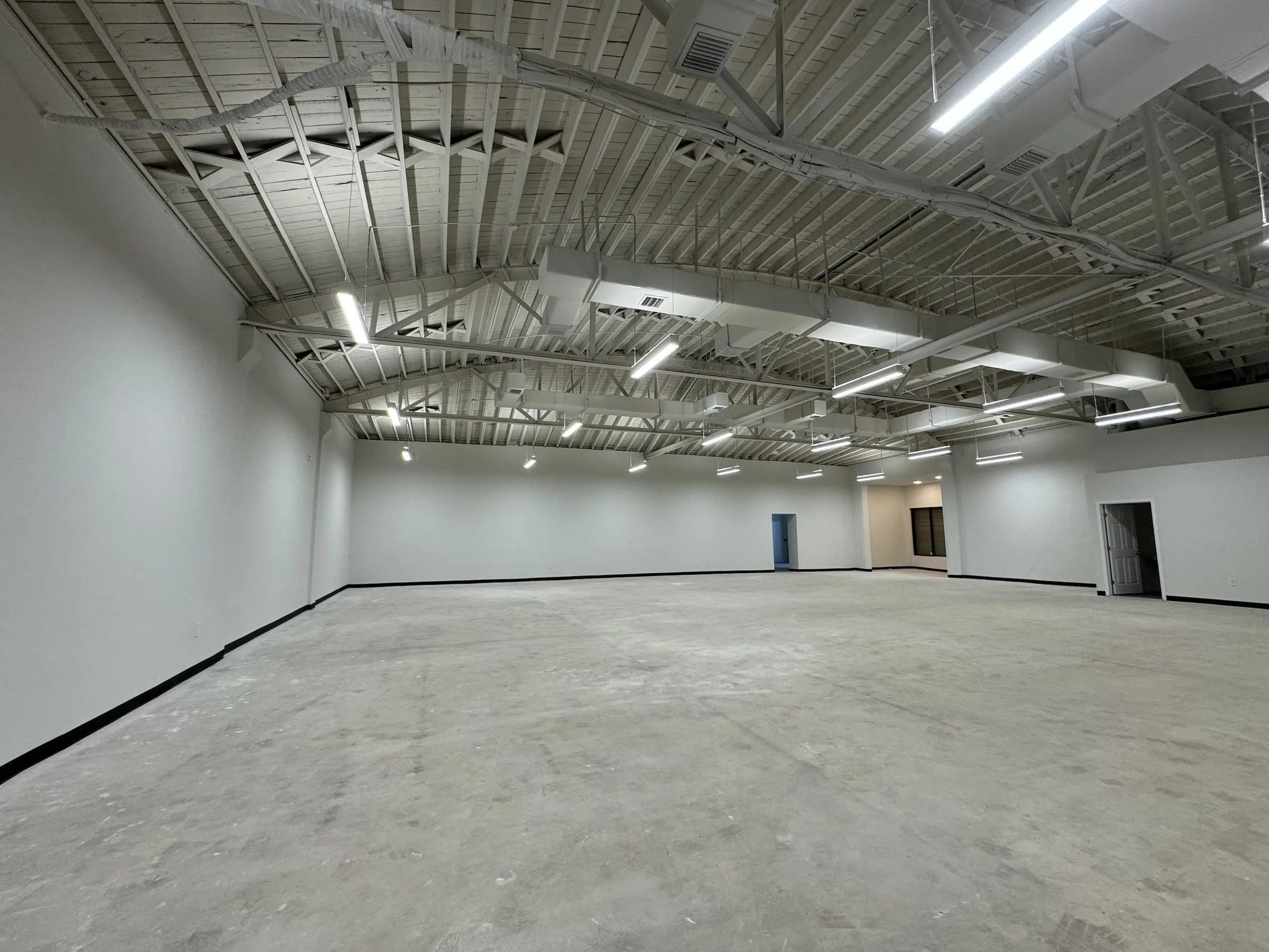 08-interior-clear-span-bay.jpg
