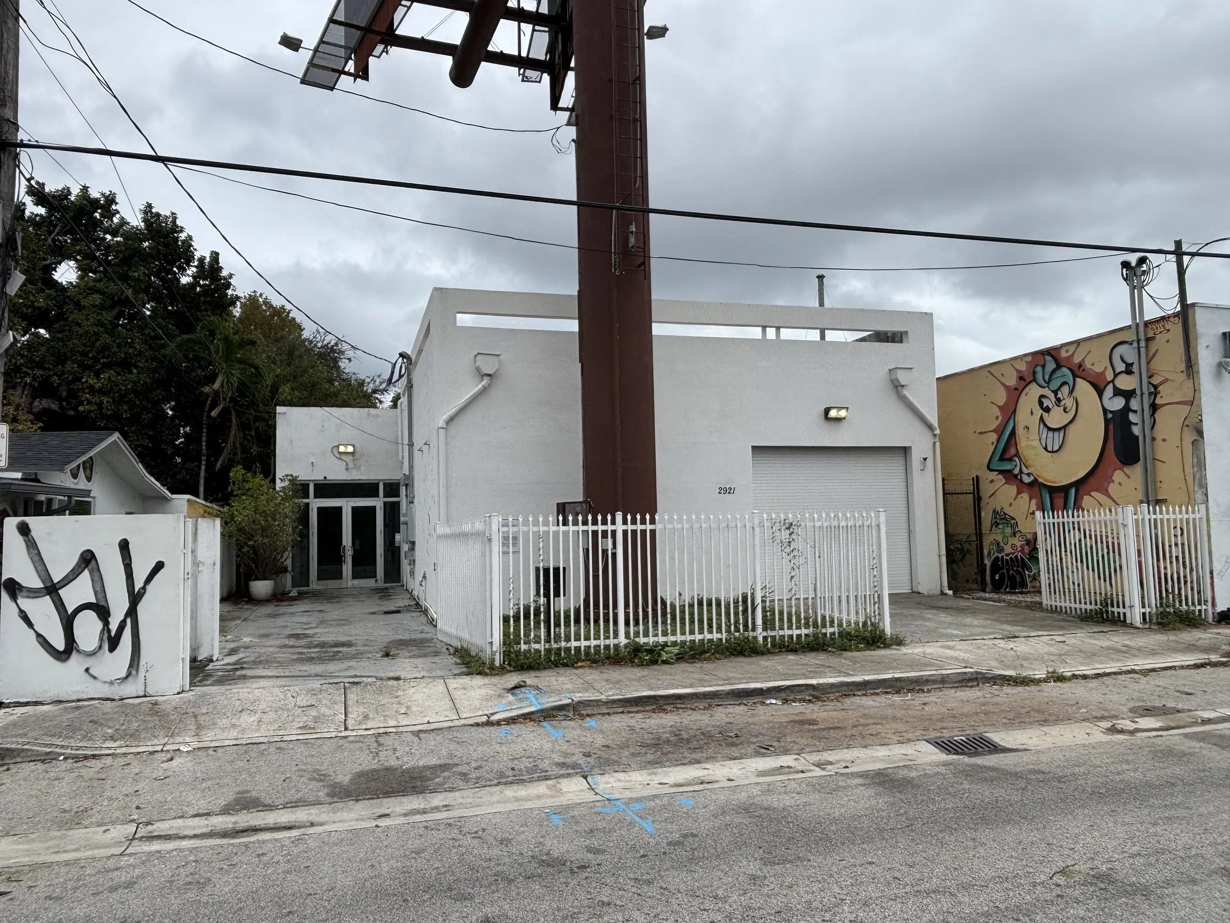 07-exterior-entrance-and-gate.jpg