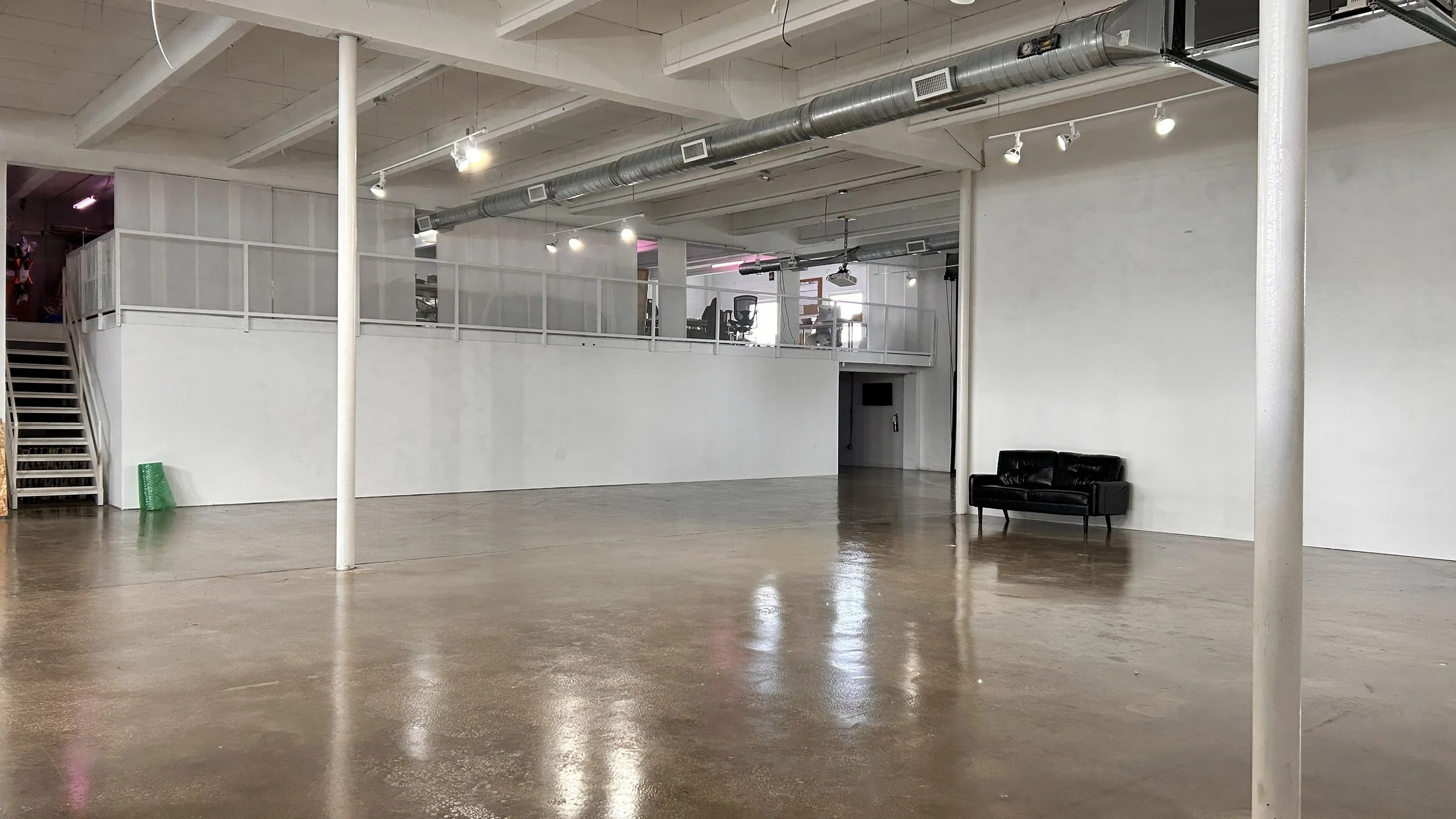 05-interior-mezzanine-and-stair.jpg