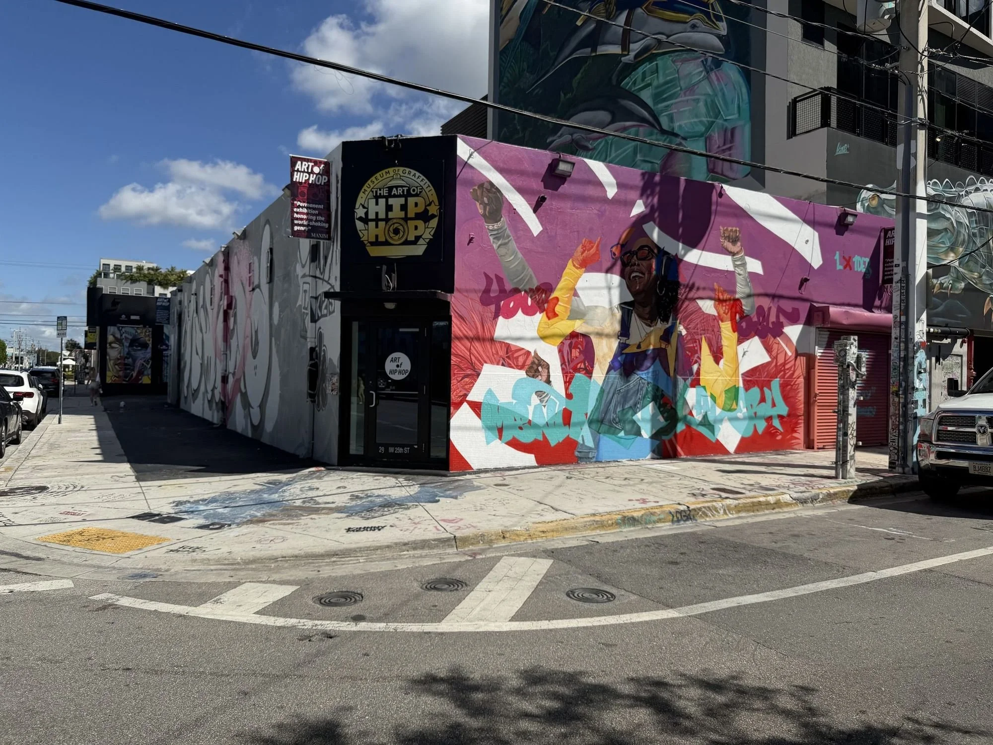 02-corner-mural-frontage-and-entry.jpg