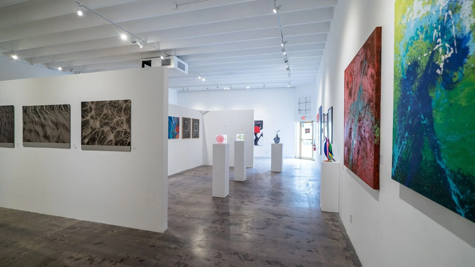 09-interior-long-gallery-view.jpg