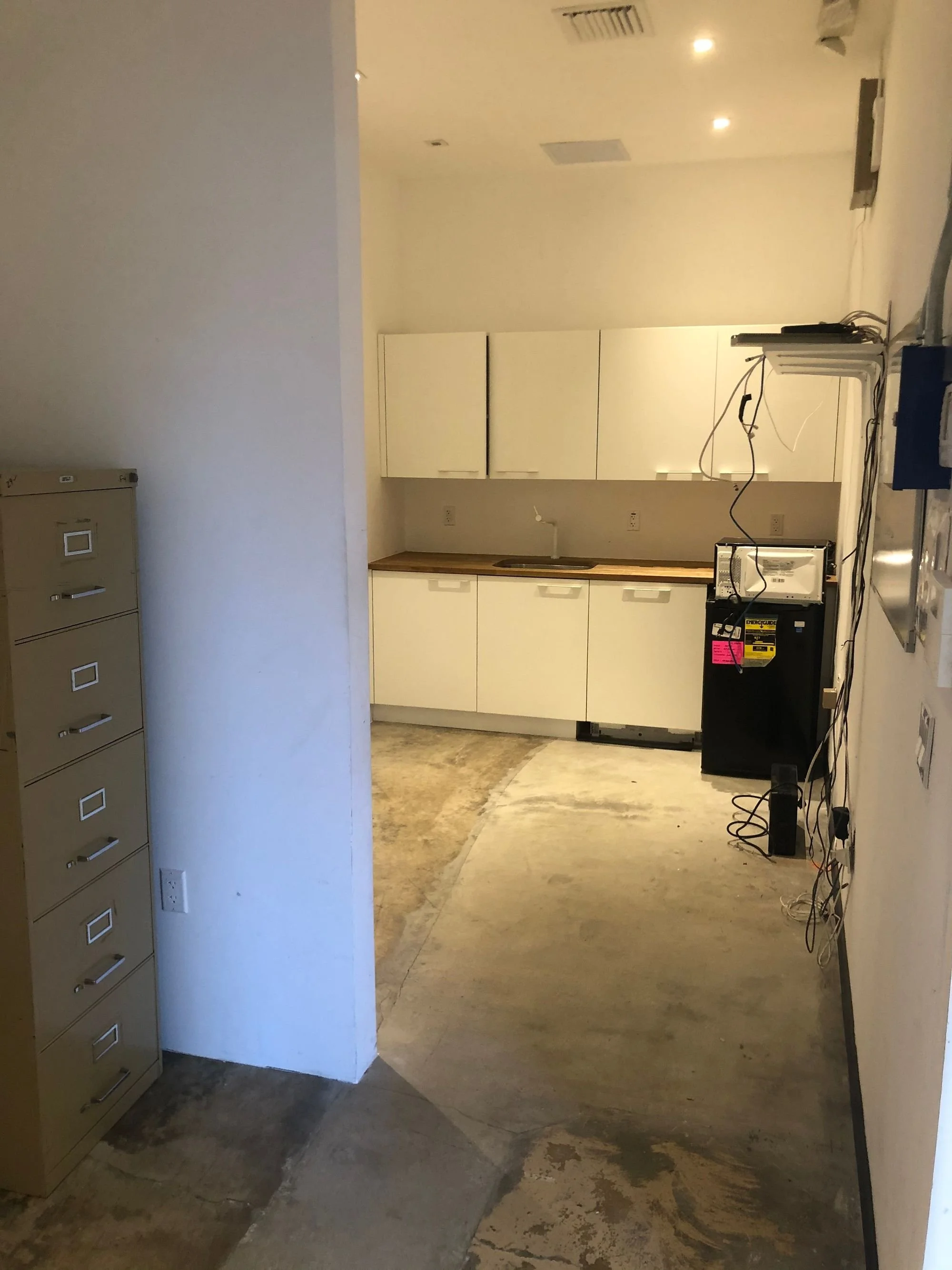 07-interior-kitchenette.jpg