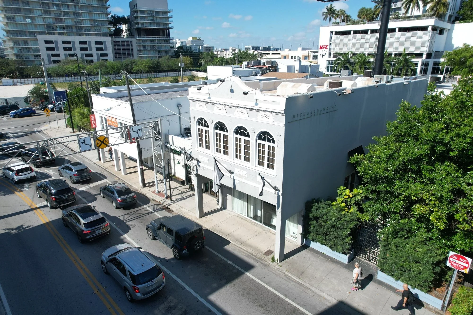02-building-and-frontage-from-street.jpg