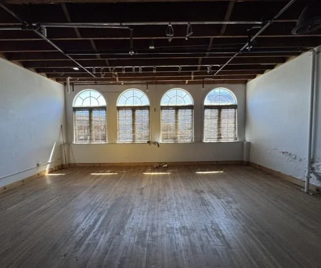 08-second-floor-arched-windows.jpg
