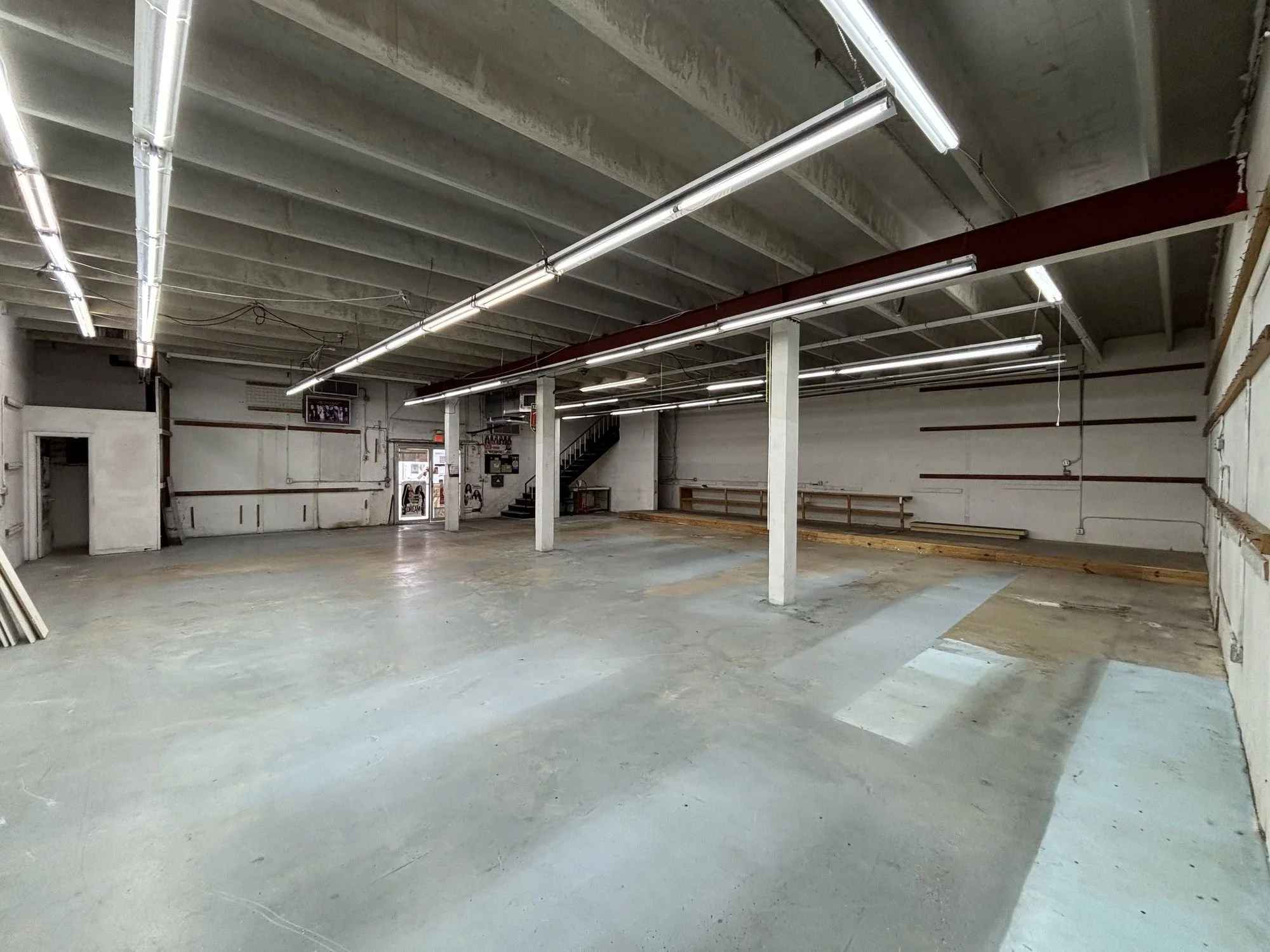 09-interior-wide-view.jpg