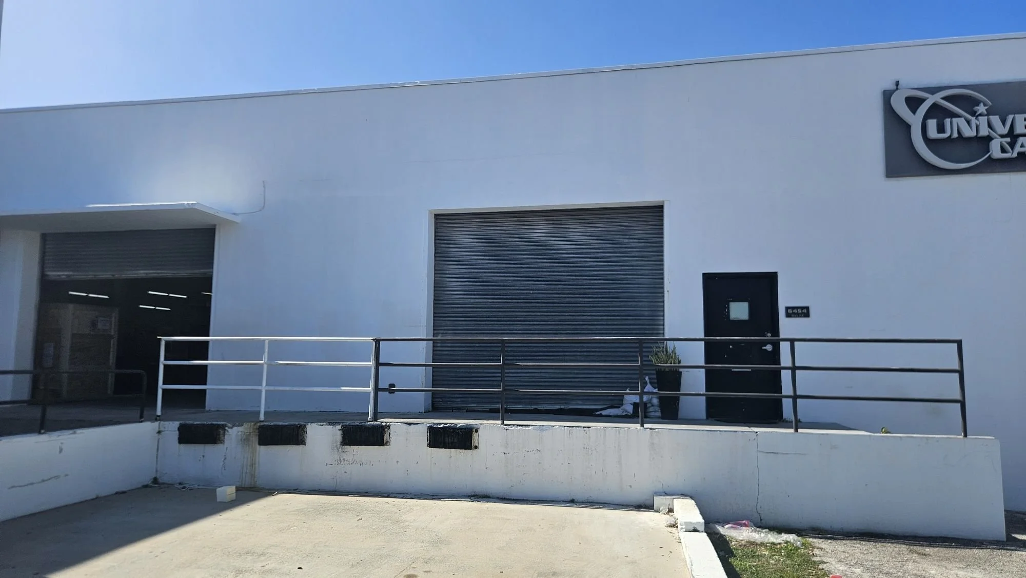 02-drive-in-roll-up-door.jpg