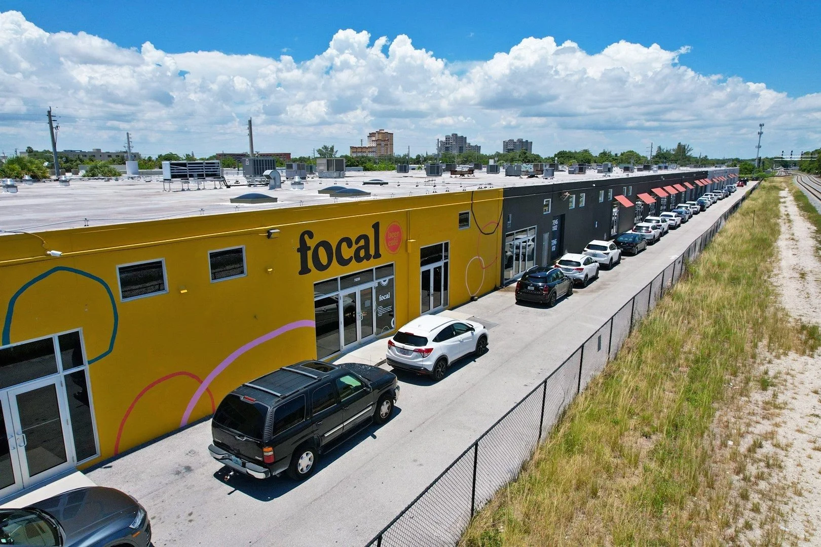 05-storefront-row-tenant-facades.jpg