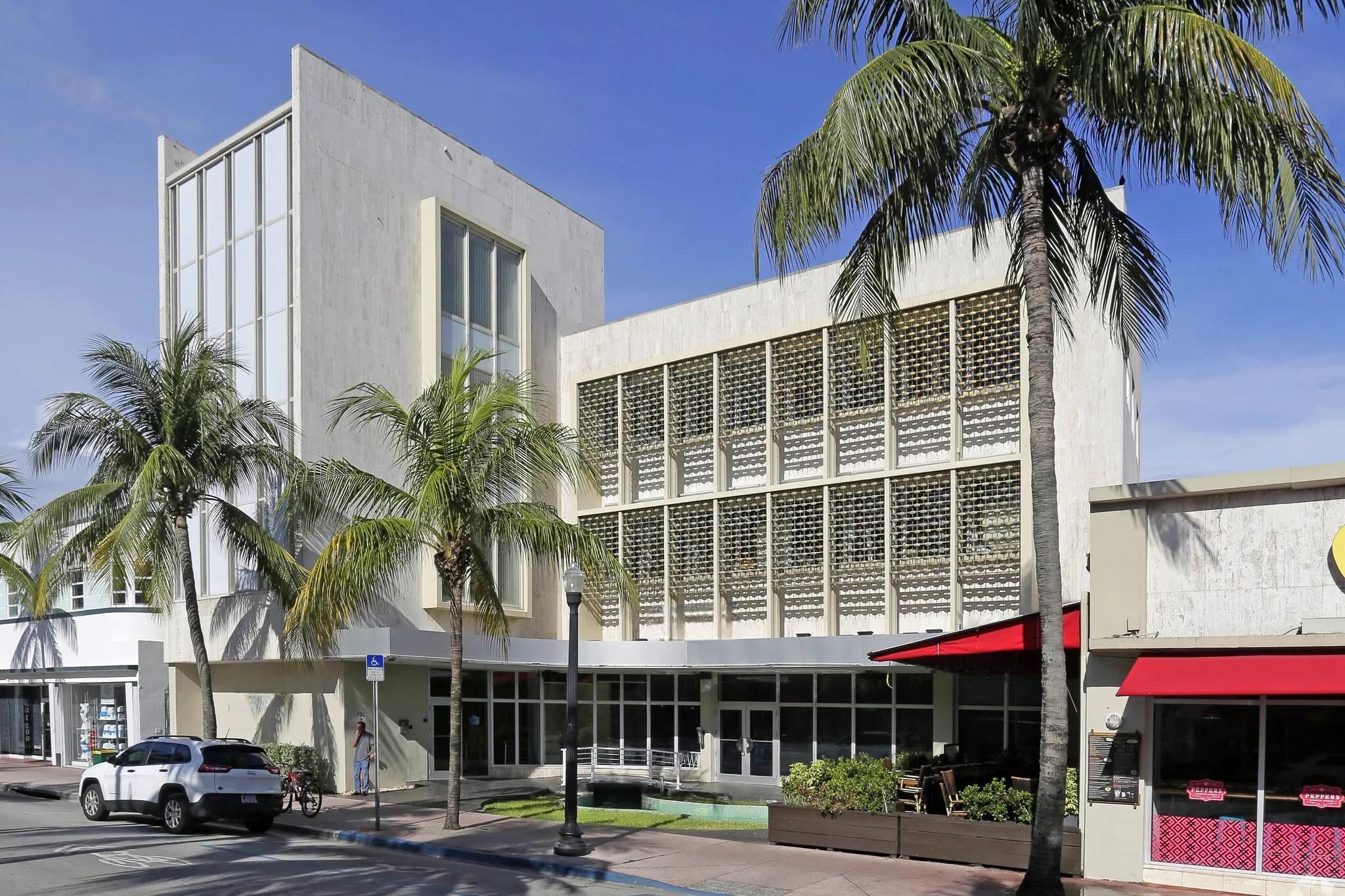 06-corner-exterior.jpg