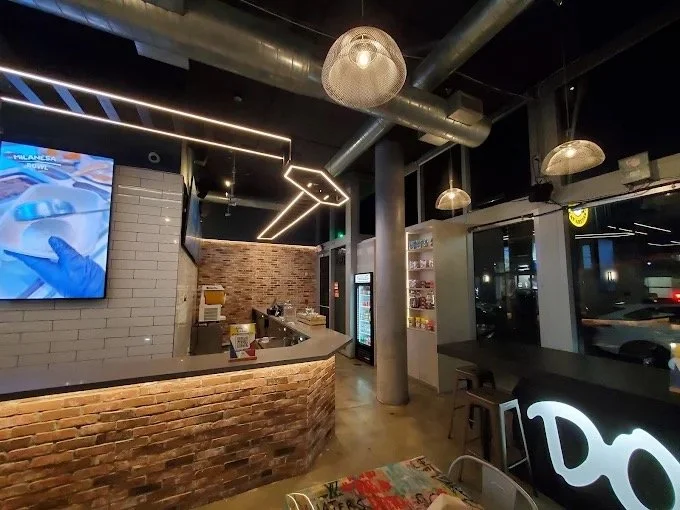 18-doggis-arepa-bar-interior-3.jpg
