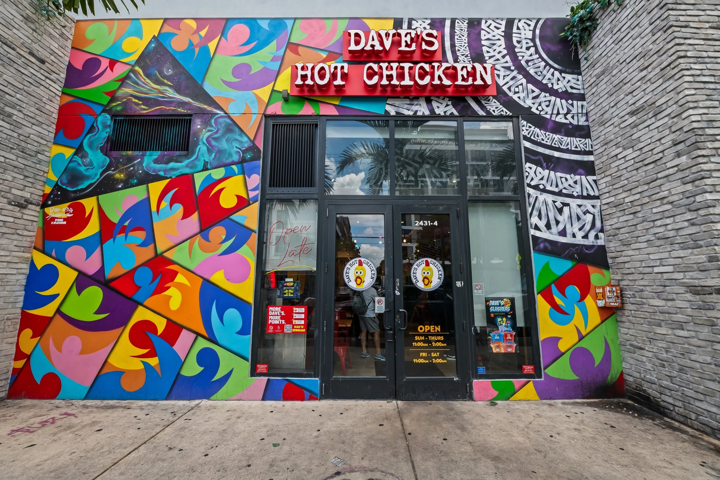 05-daves-hot-chicken-storefront.jpg