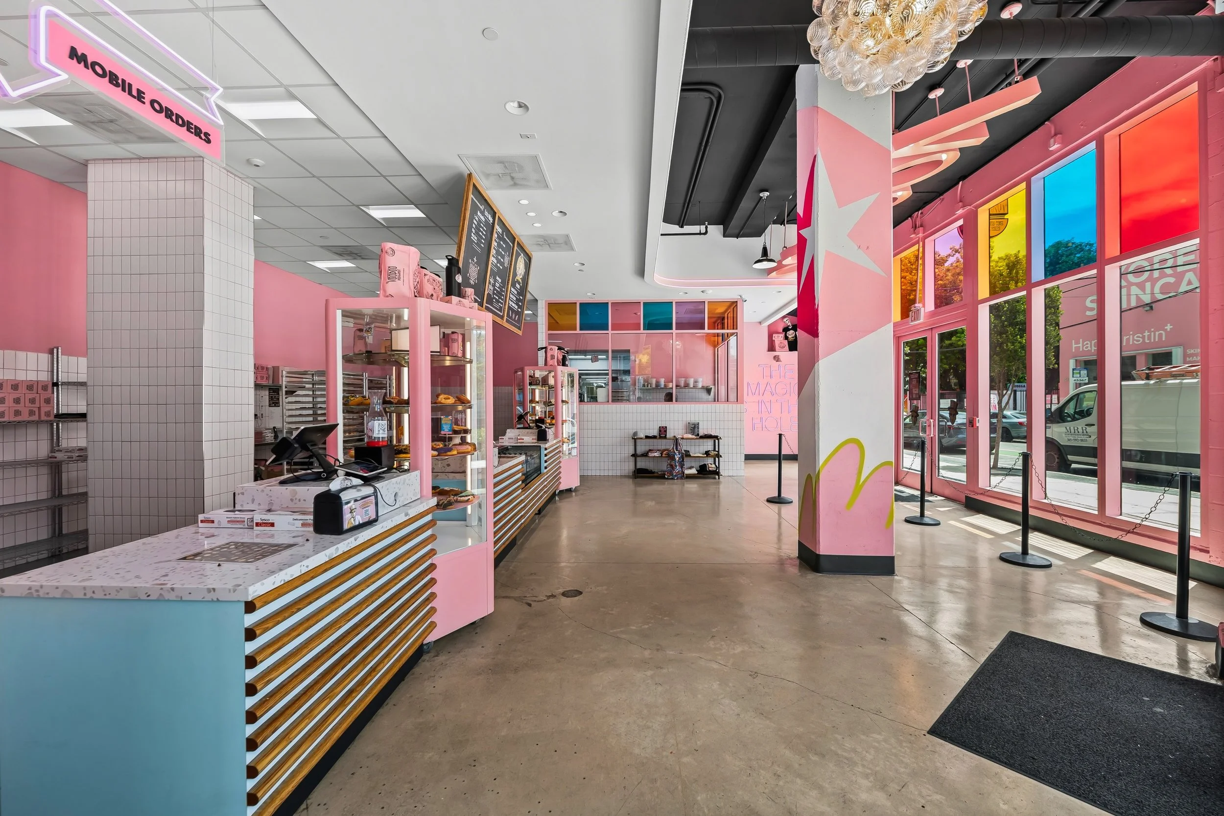 07-voodoo-doughnut-interior.jpg