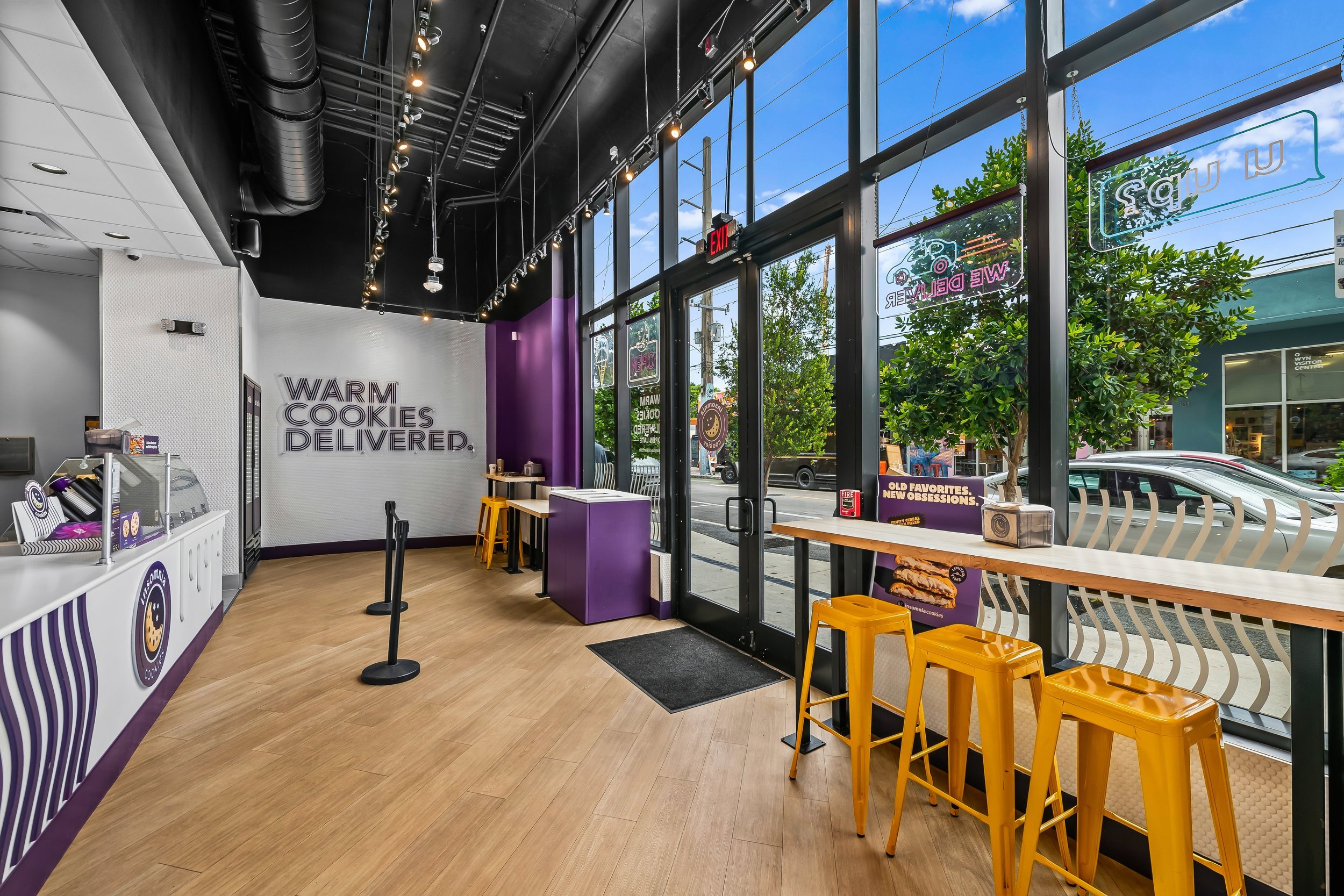 15-insomnia-cookies-interior.jpg