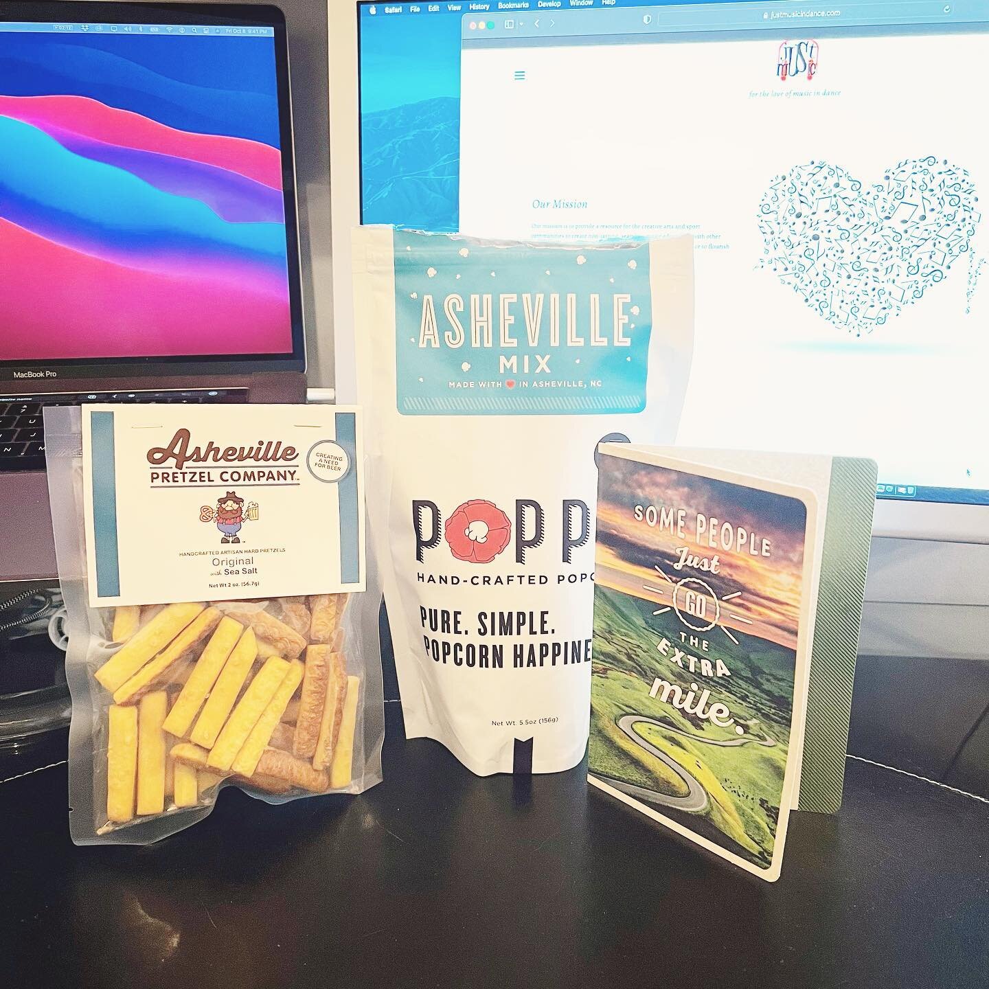 How lucky I was to receive this kind gift from a client as a thank you.
🤩🍿😍🥨🤩
Thank YOU, Michele at @centerstageavl for these delicious treats from your city!