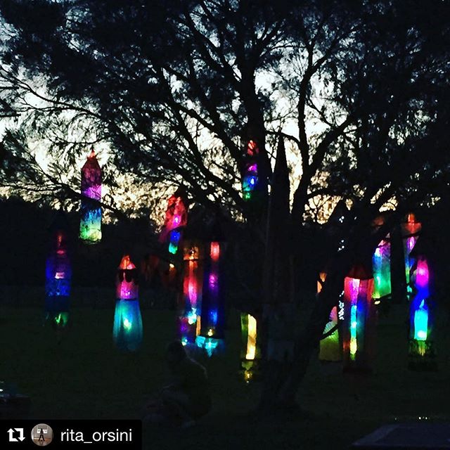 @cindidrennan @illuminart_au 💖 your mood lanterns were loved and responded in kind! Everyone remarked on the great vibe of the evening.
#wollombiluminaria
#wollombisculptureinthevineyards
@sartorial_fashtech @rita_orsini