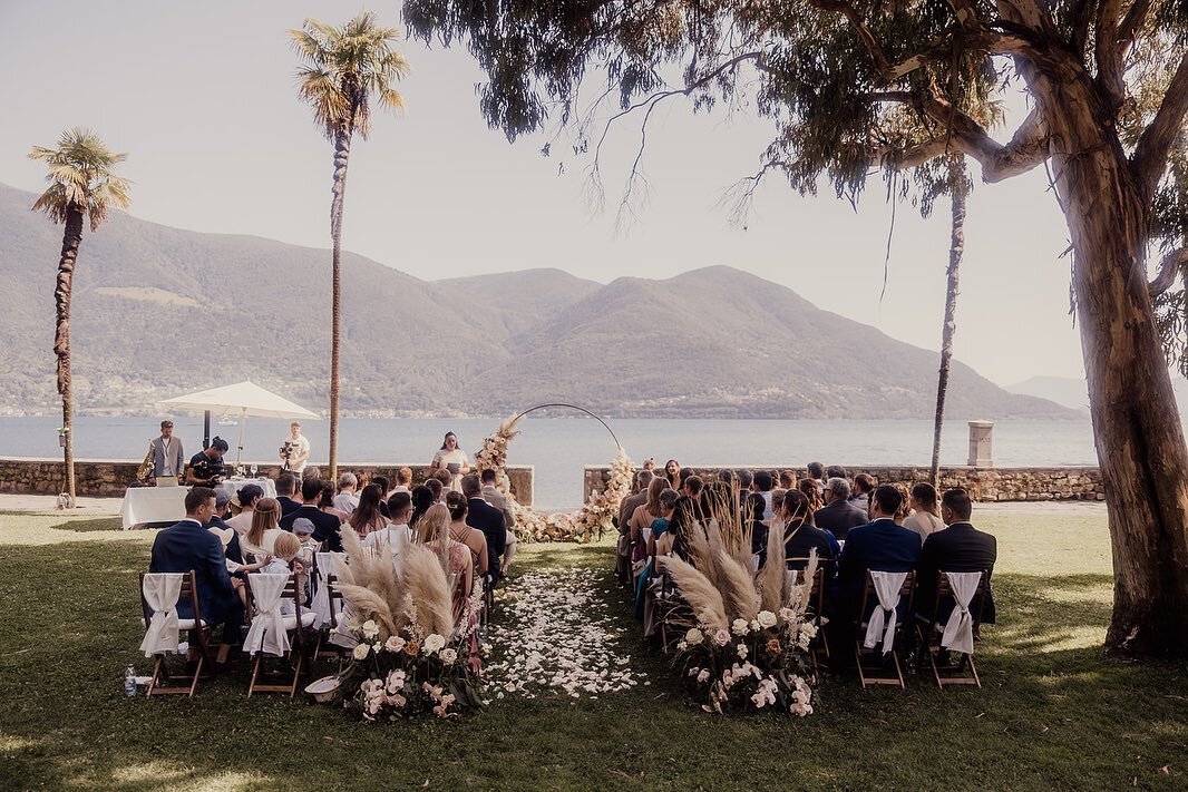 &laquo;
Die Traumhochzeit von Daniela &amp; Dennis auf den Brissago Insel ist ab sofort im aktuellen Braut Magazin zu sehen.

Location: @hotelvillaemden 
Blumen/Deko: @fiordalisaascona 
Fotografen: @lee_hochzeitsfotograf, @ajbweddings 
Videografen: @