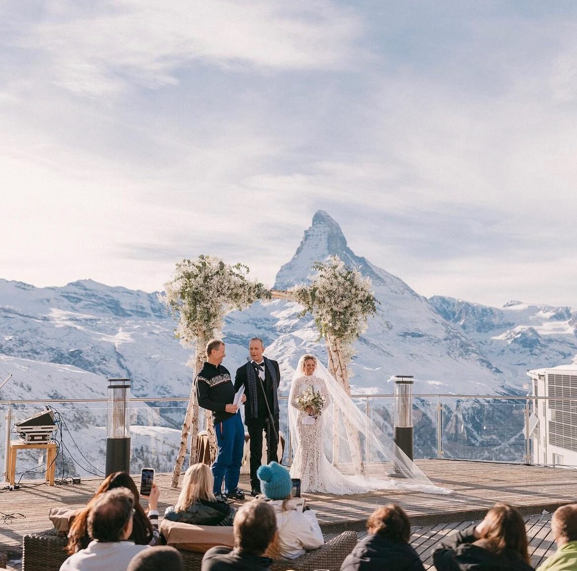 &laquo;
Congratulation on your 1st wedding anniversary dear Liz &amp; Charlie.
Your wedding in Zermatt was unique and I remember it with pleasure.
&nbsp;Thank you so much for having me there!

Location: @blueloungeblauherd, @zermatterhof 
Konzept &am