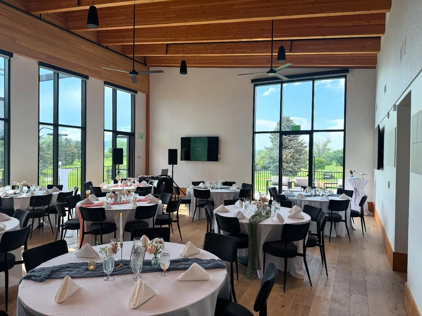 Love the new building at Foothills! @fhprd @sayloreventsandweddings #weddingdj