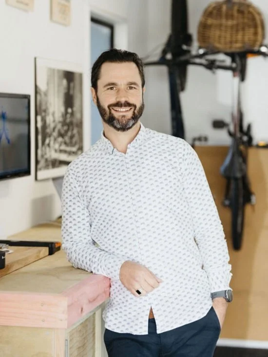 Episode 556 - Tri News. Justin Ralph of Velo Performance. Sam Long