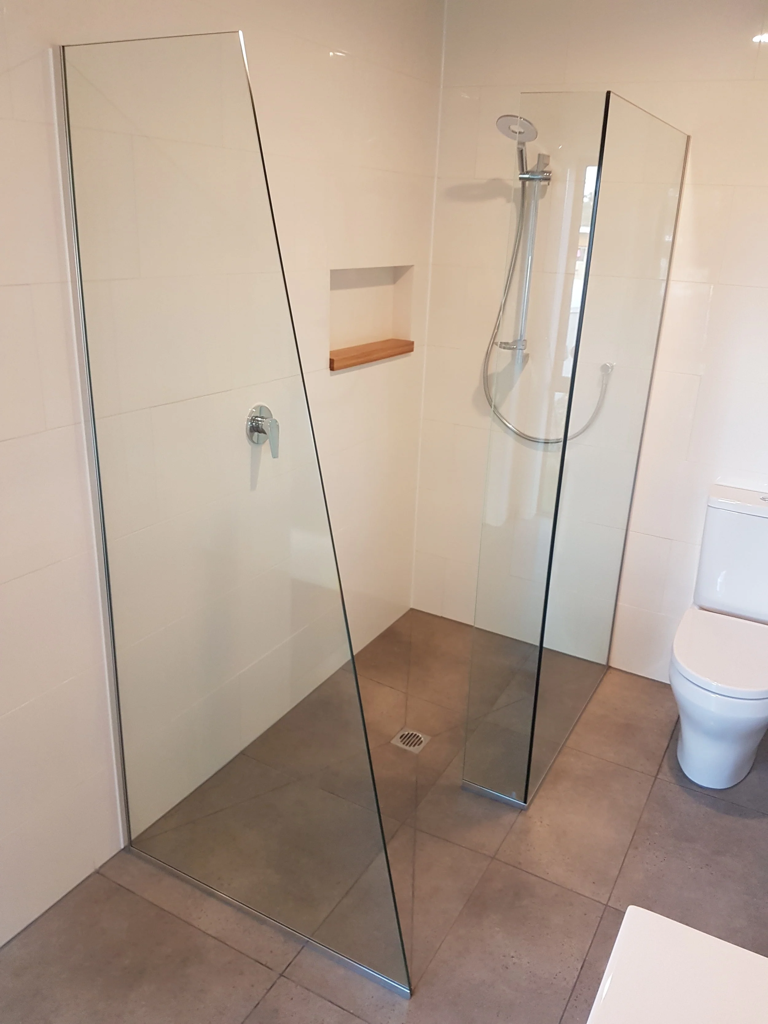 L. Ensuite (1) (1).jpg