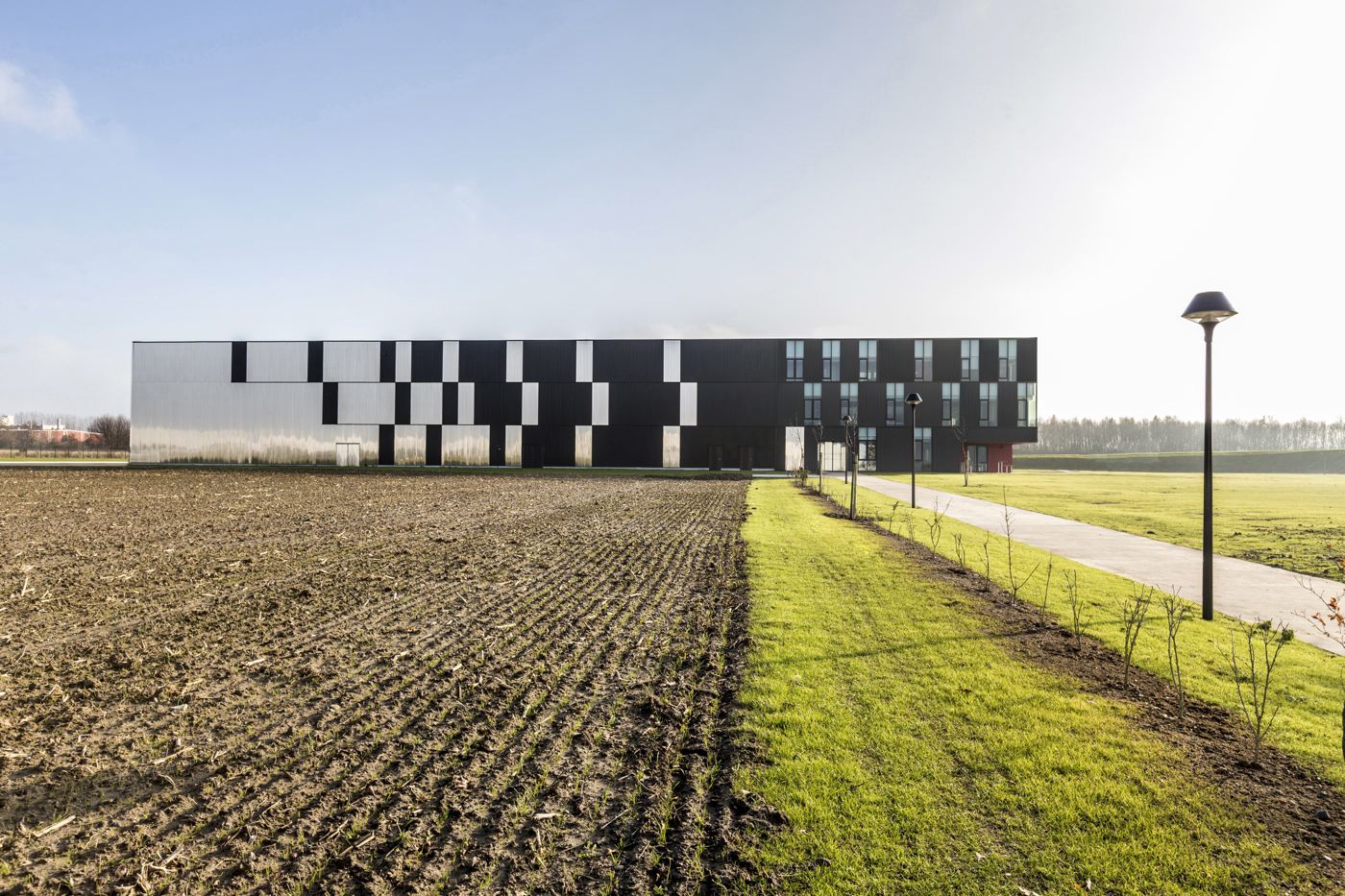 Blaq_ARCHITECTURES_Ecoburotic-01.jpg