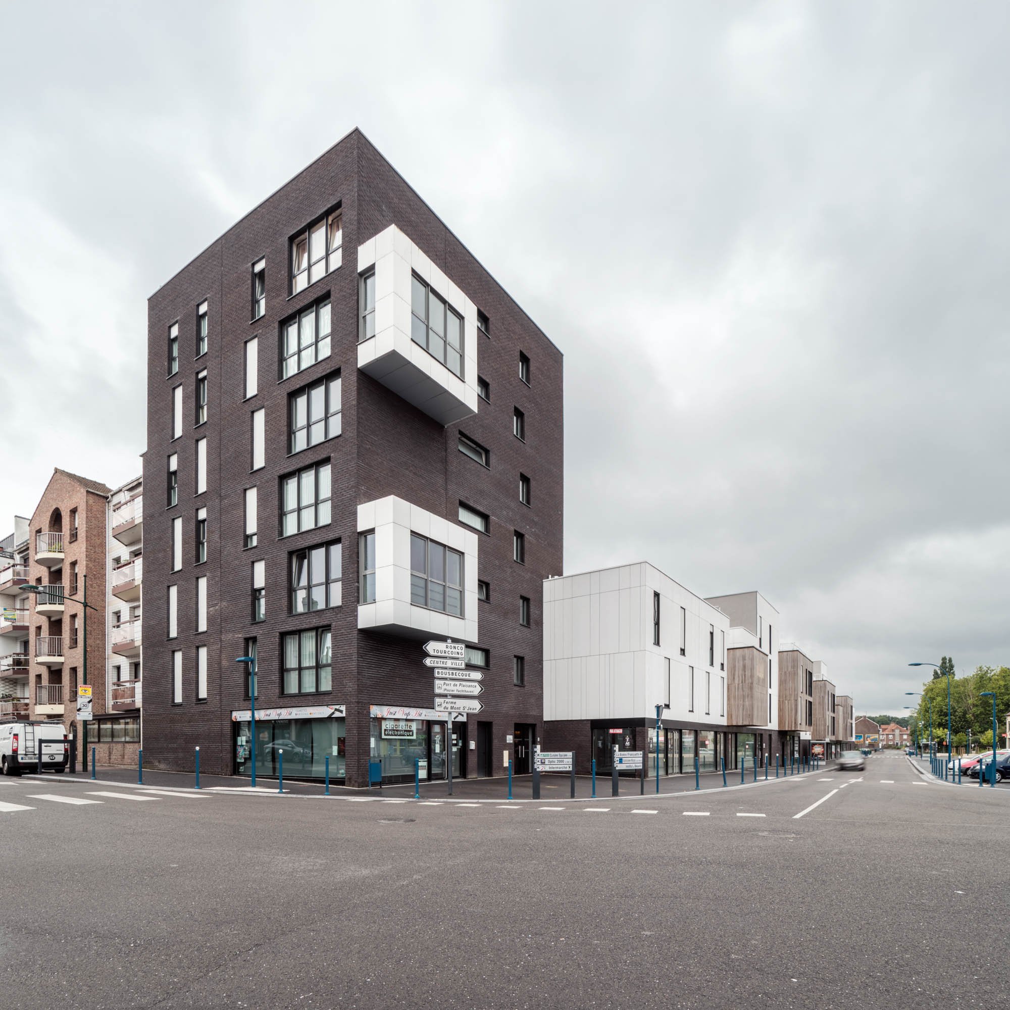 Logements et commerces Place Delors à Halluin