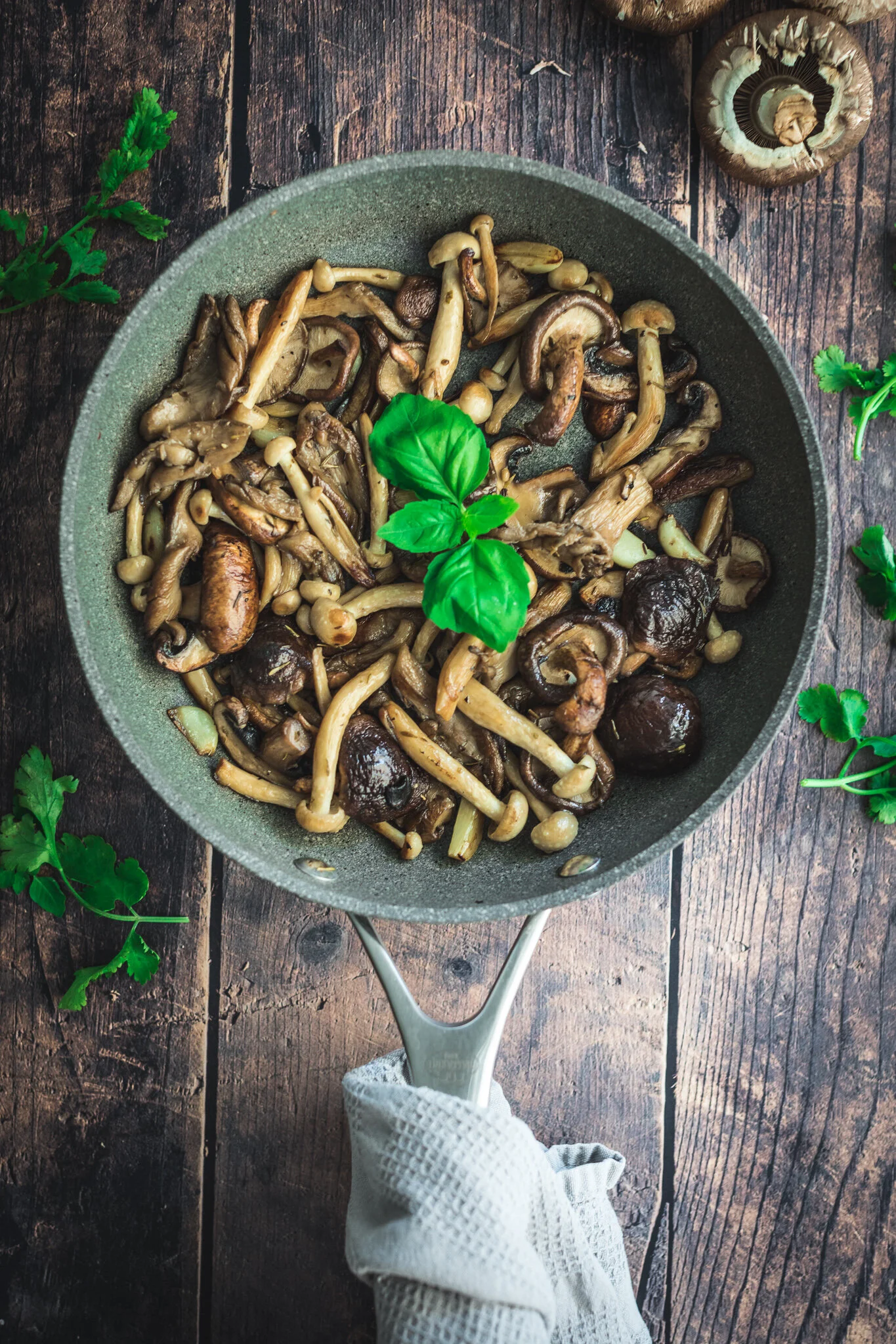 Mushrooms with garlic & thyme
